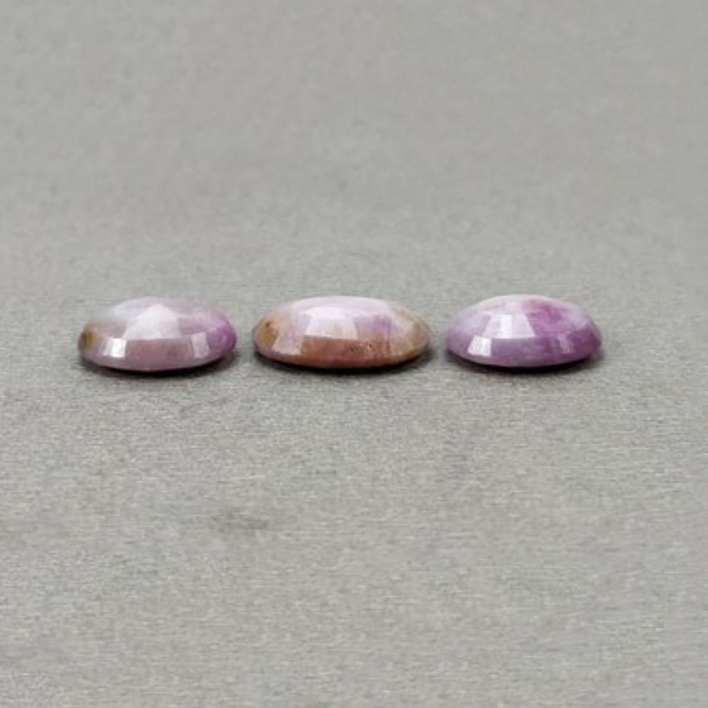 ファセットカットの宝石