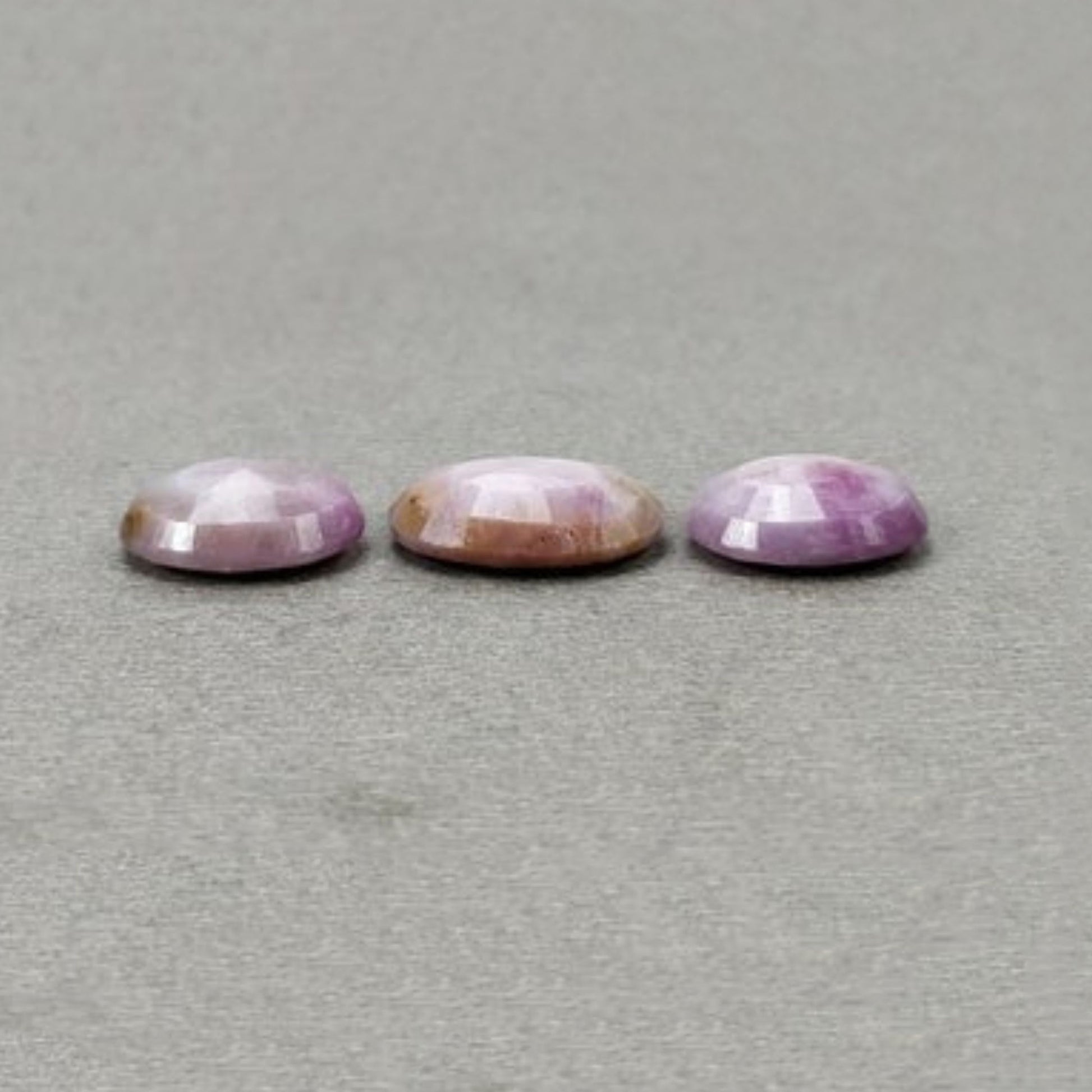 ファセットカットの宝石