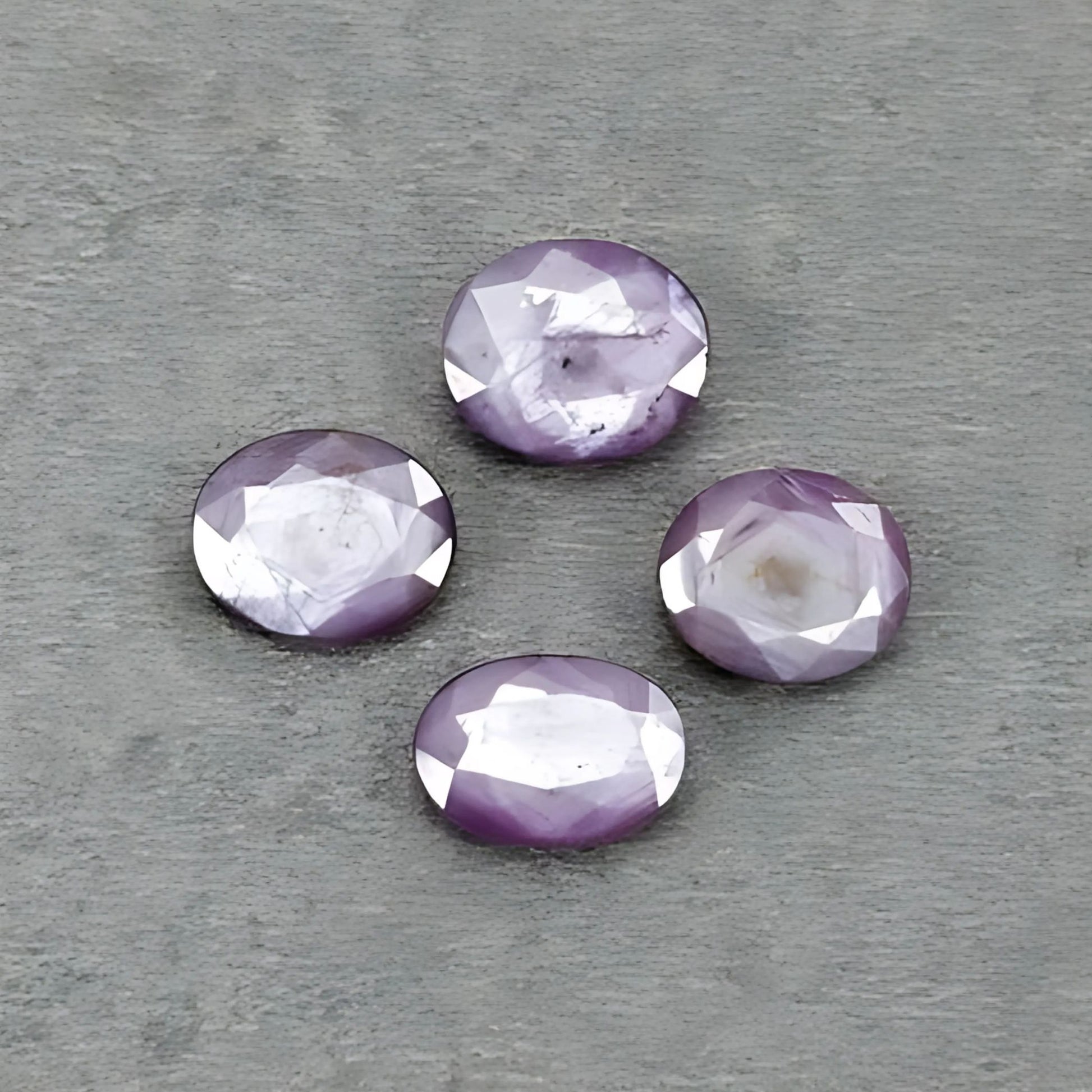 Saphir framboise ovale à facettes