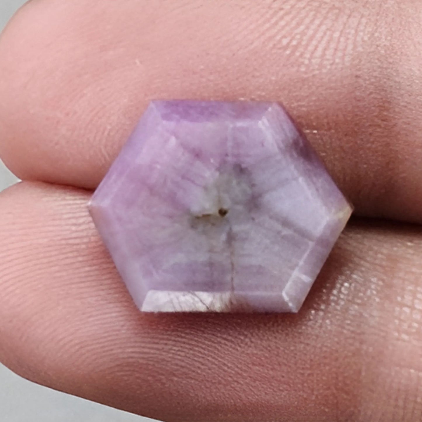 サファイア トラピッチェ 六角形 ファセットカット