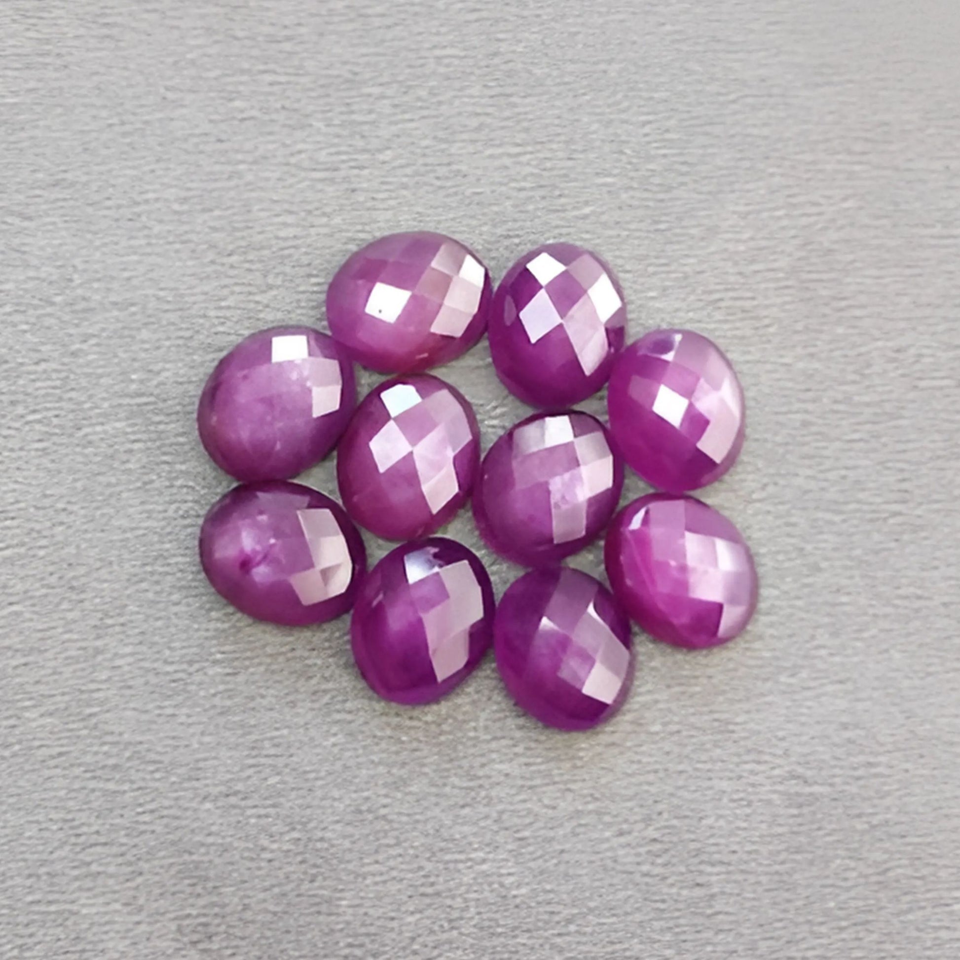 ラズベリールビーオーバルシェイプチェッカーカット