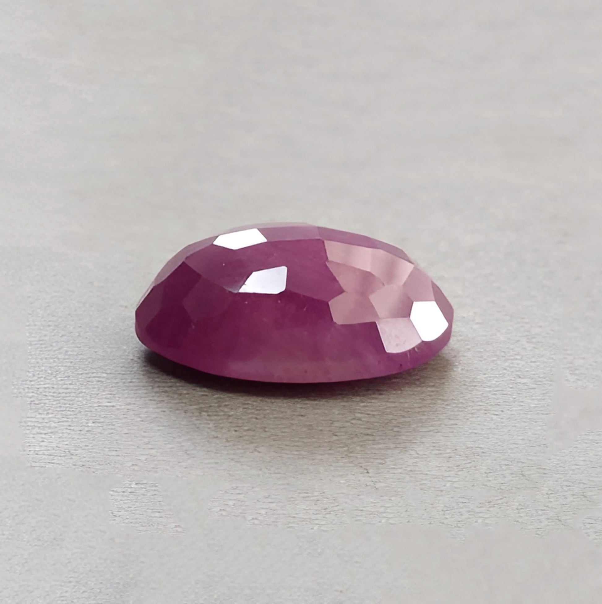 Pietra preziosa naturale di rubino