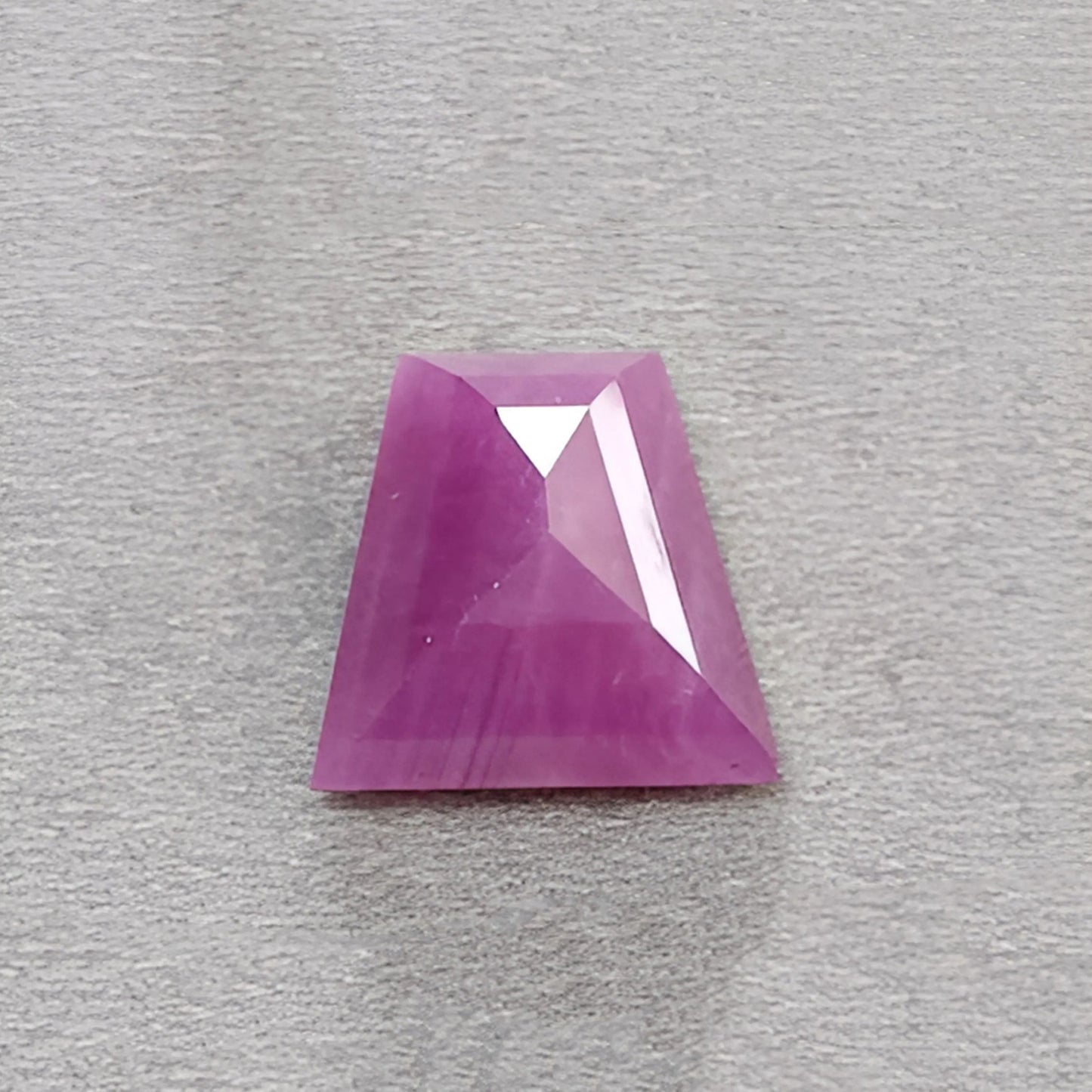 刻面红宝石