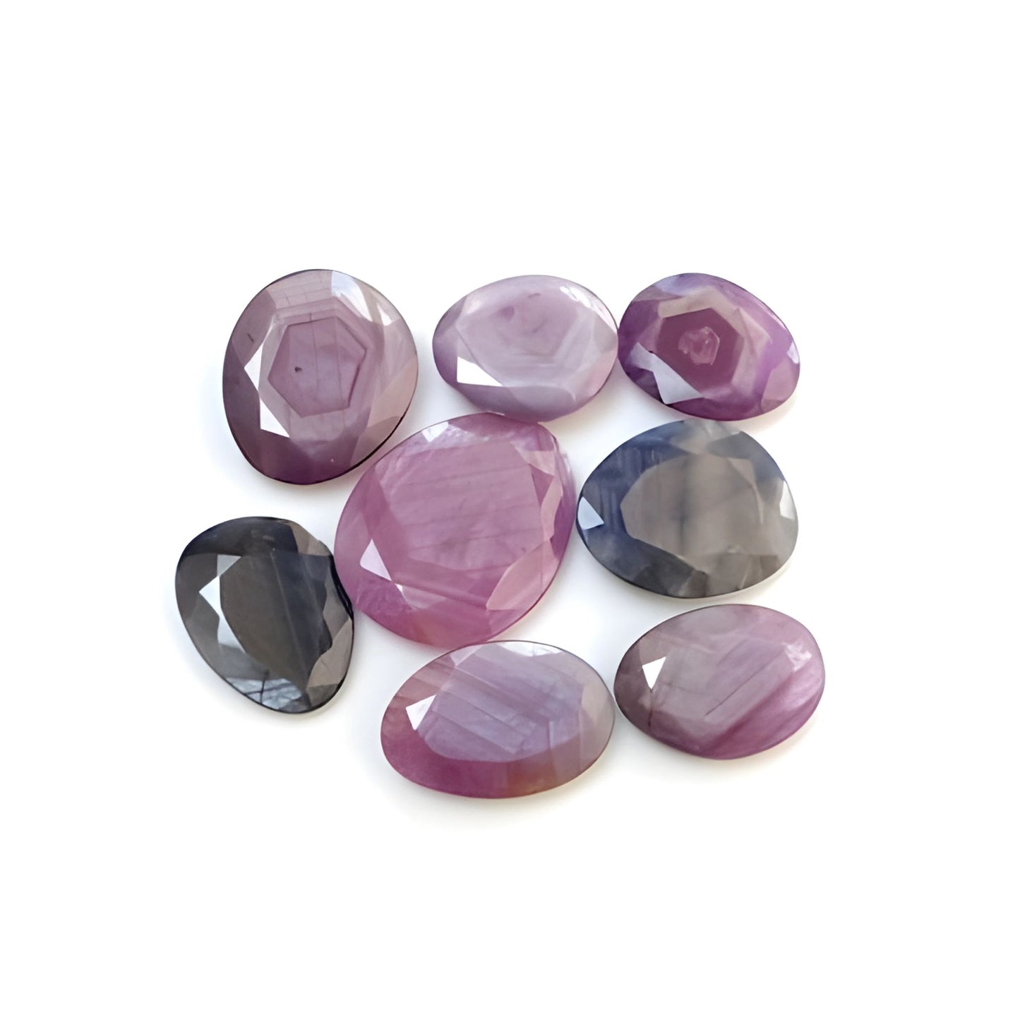 Eiförmiger rosa Saphir