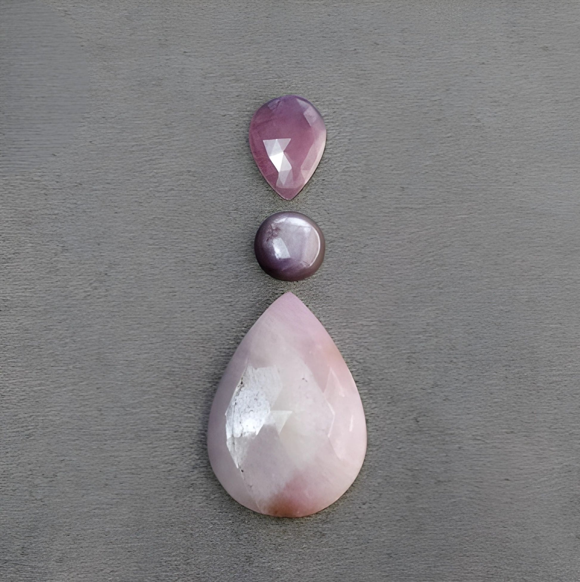 ファセットカットのピンクサファイア