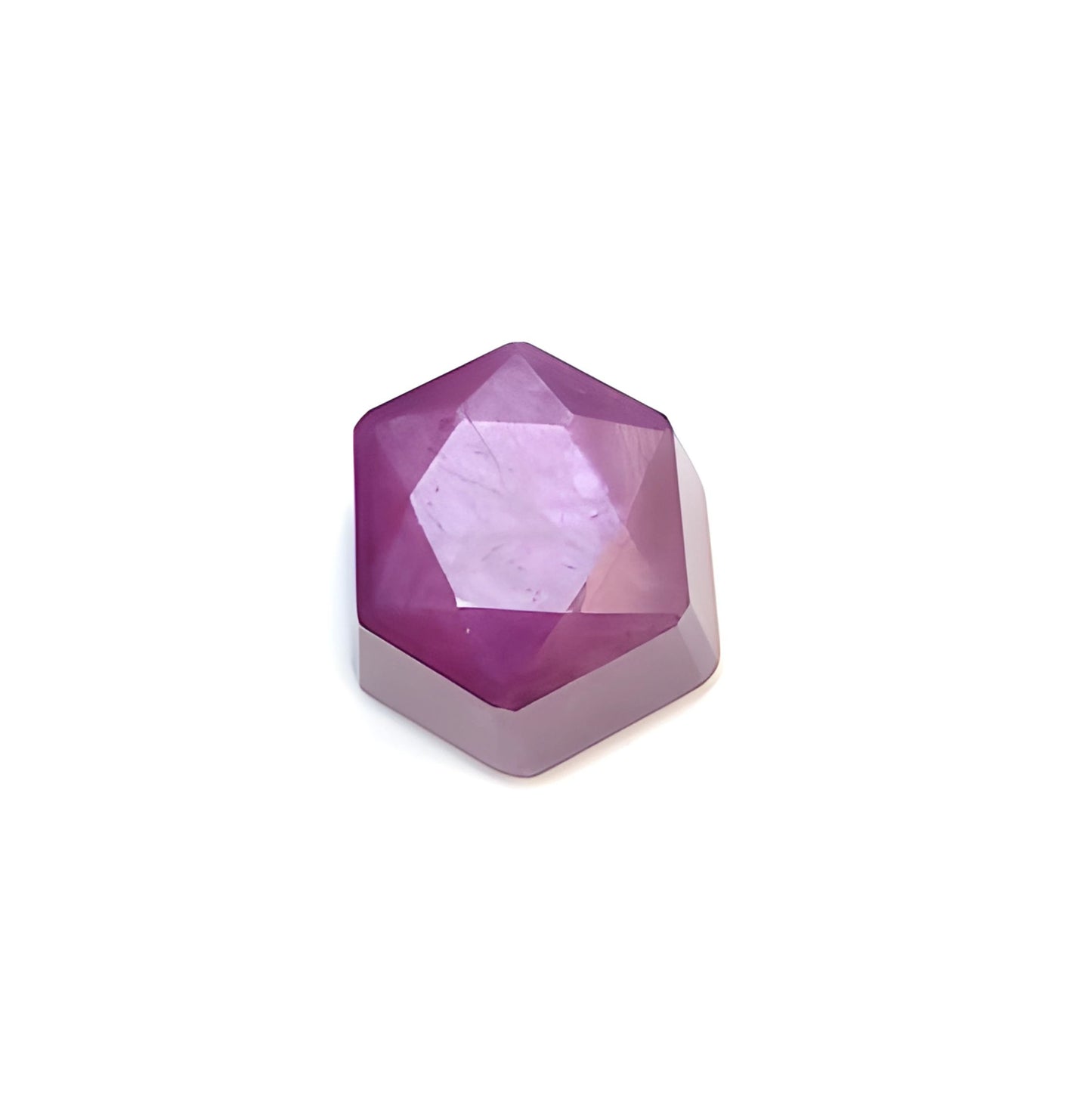 Himbeerfarbener Rubin für Schmuck