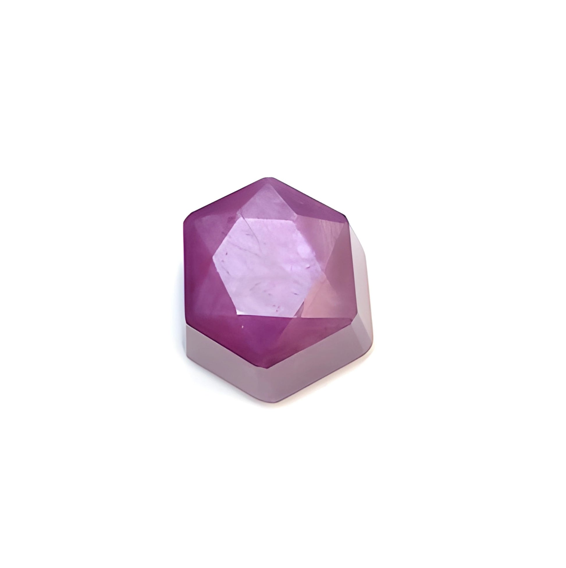 Himbeerfarbener Rubin für Schmuck