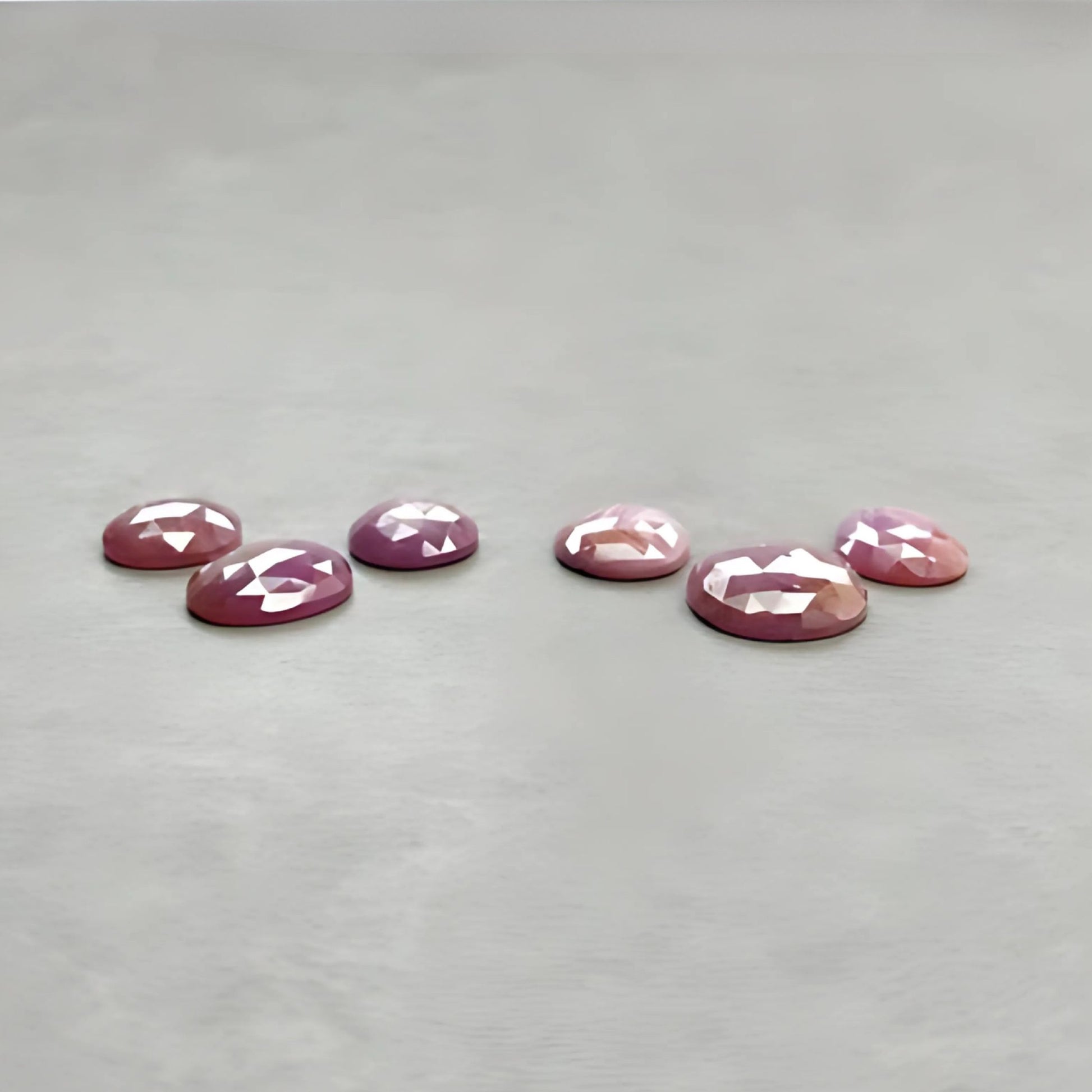 Saphir rose en forme d'œuf