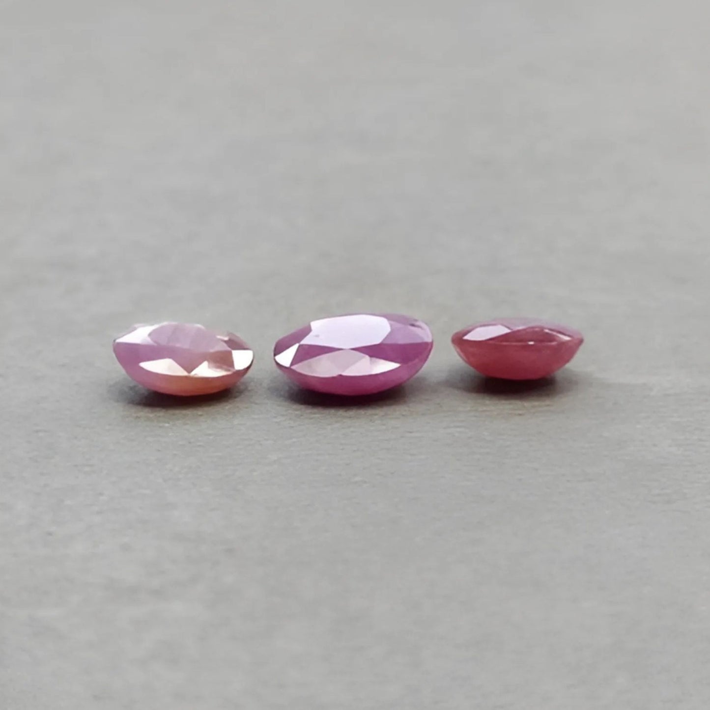 圆形粉红蓝宝石