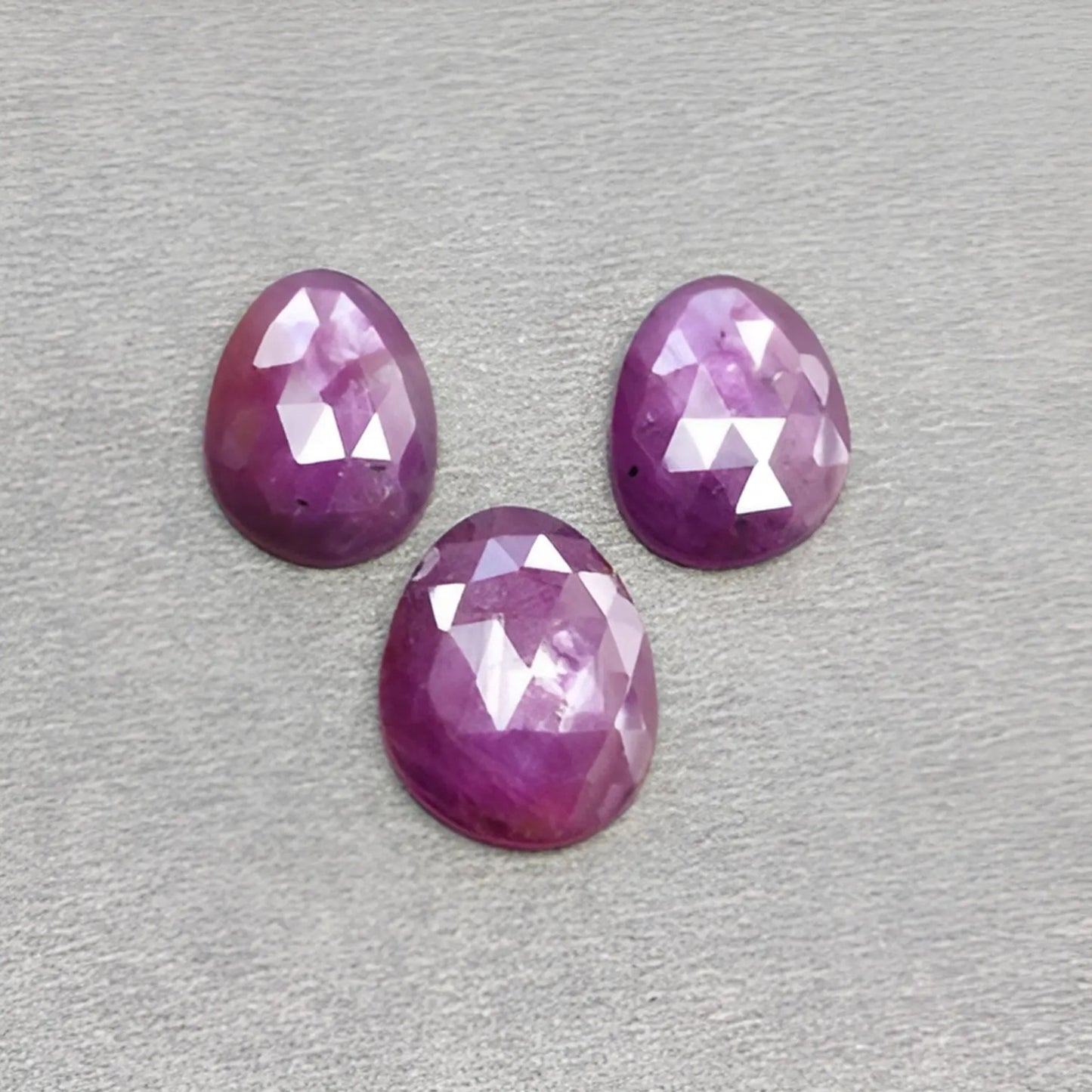 ファセットカットのルビー