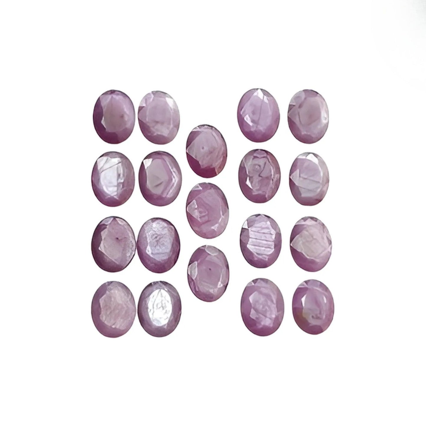 Ovaler rosa Saphirschliff