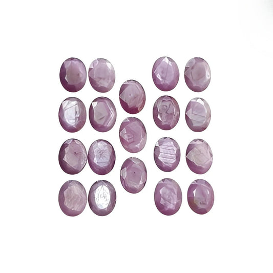 Ovaler rosa Saphirschliff