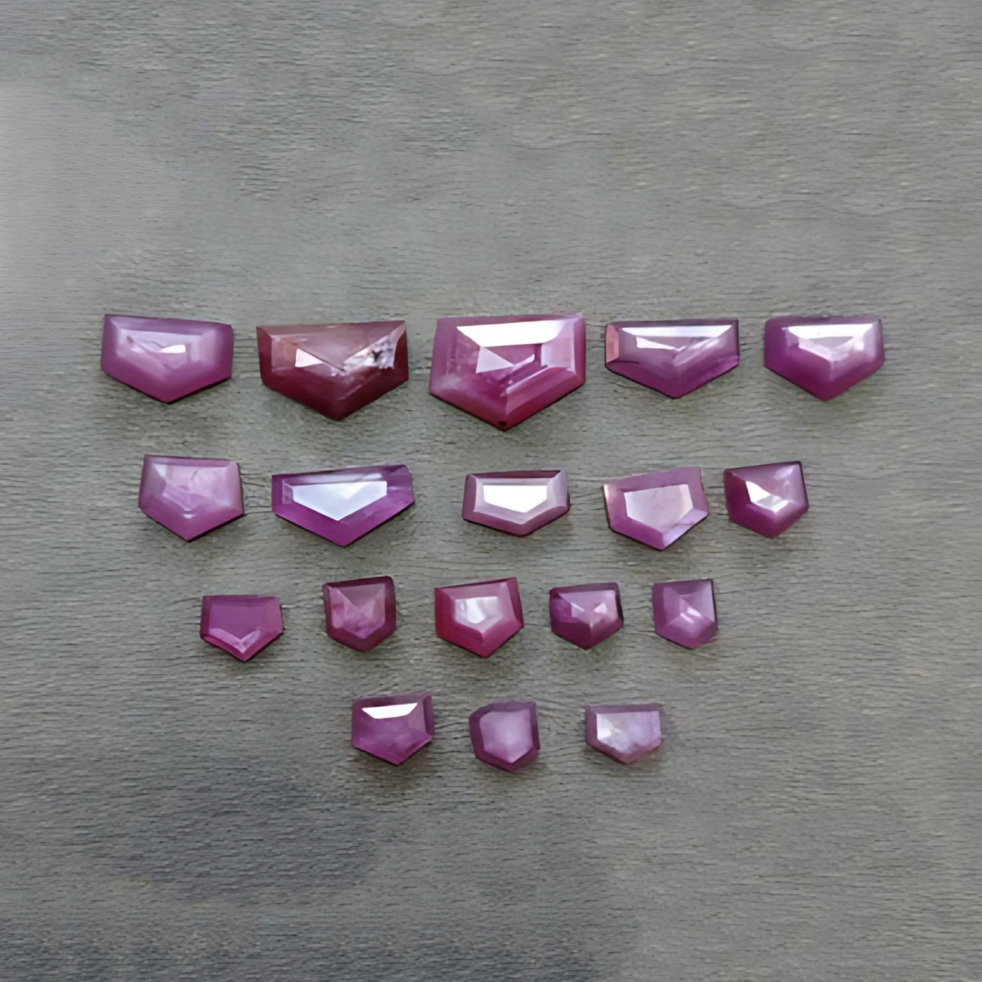 Zaffiro rosa sfaccettato