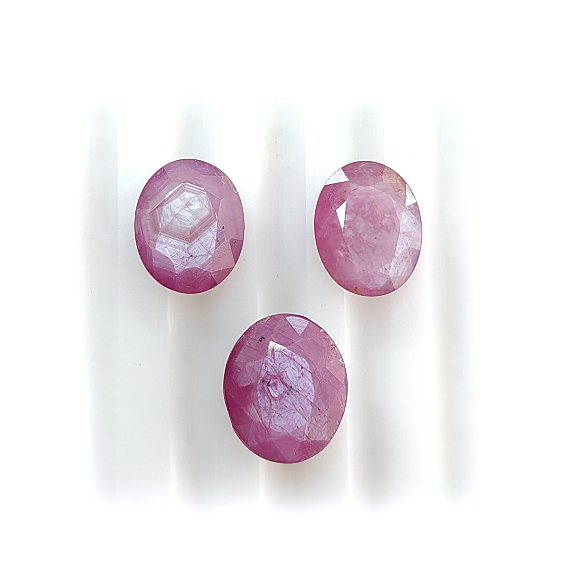 天然ピンクサファイアカット