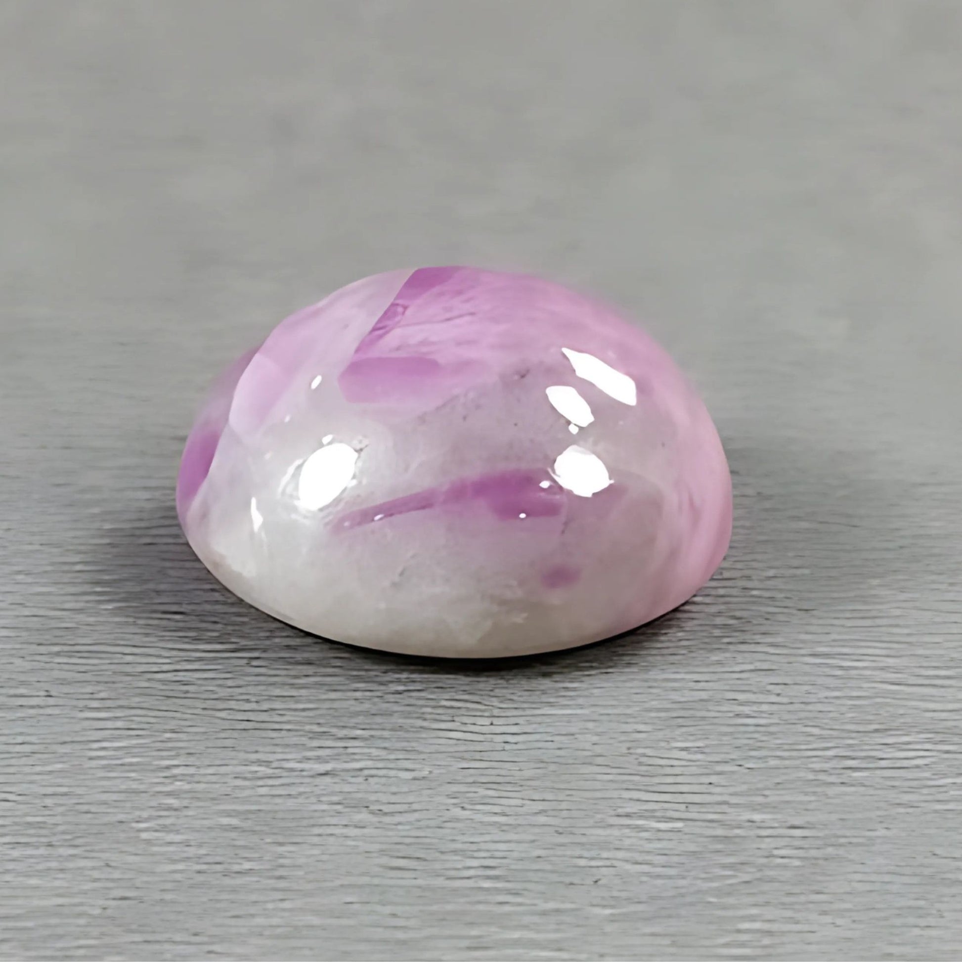 ياقوت وردي طبيعي غير معالج على شكل كابوشون