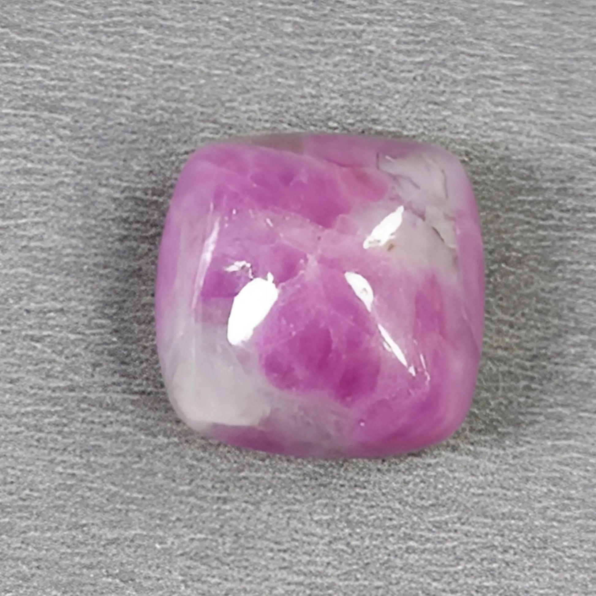 ピンクサファイア天然未処理カボション