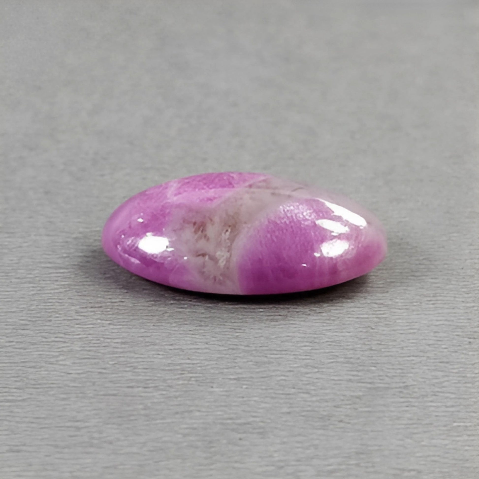 宝石用のルビー