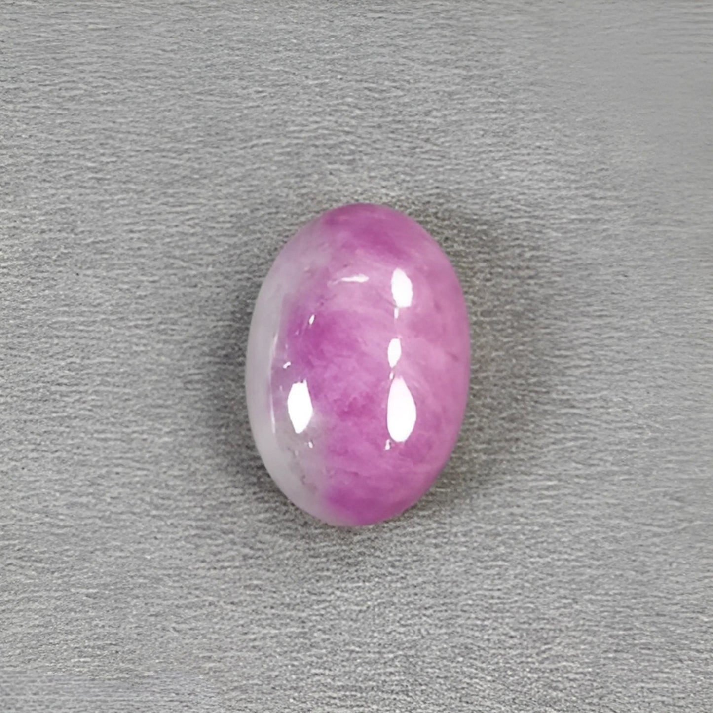 黝帘石红宝石椭圆形凸圆形