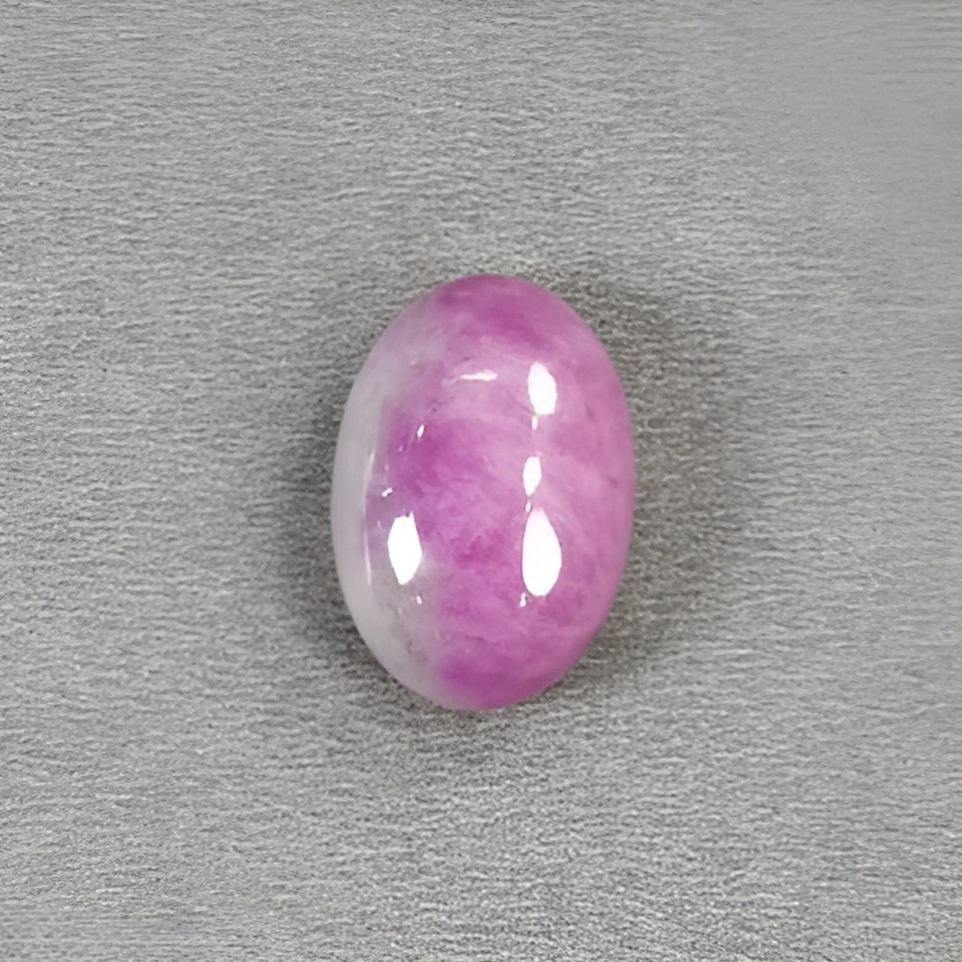 黝帘石红宝石椭圆形凸圆形