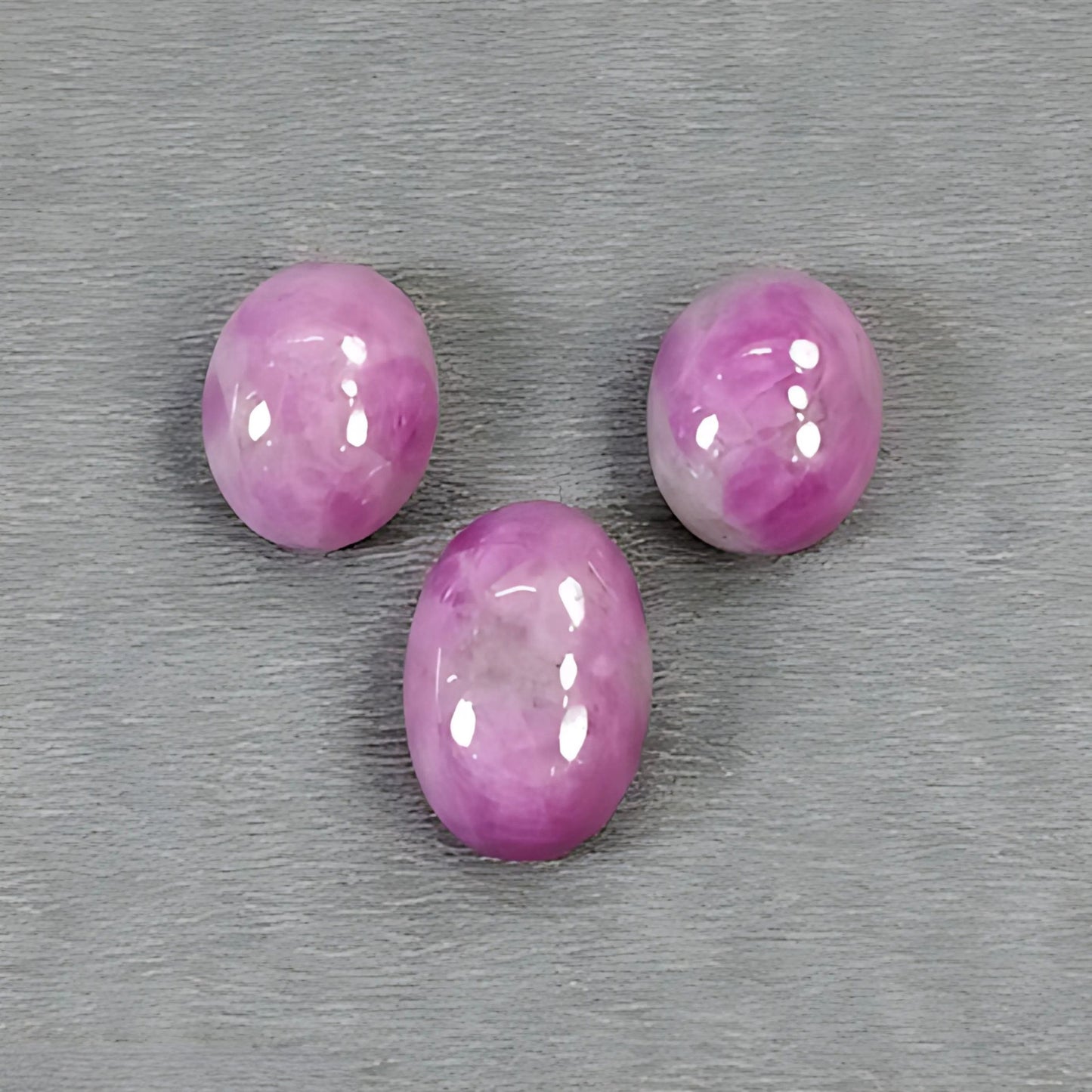 ピンクサファイアのオーバルカボション