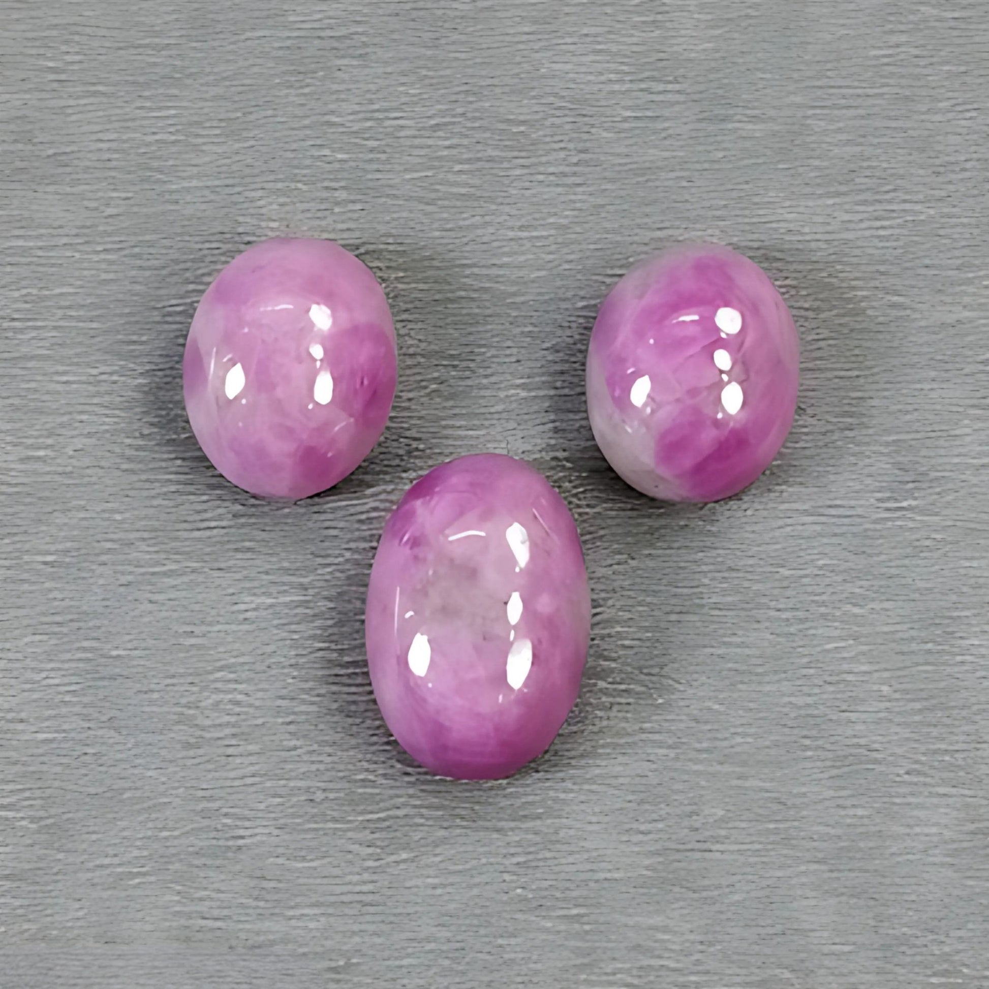 ピンクサファイアのオーバルカボション