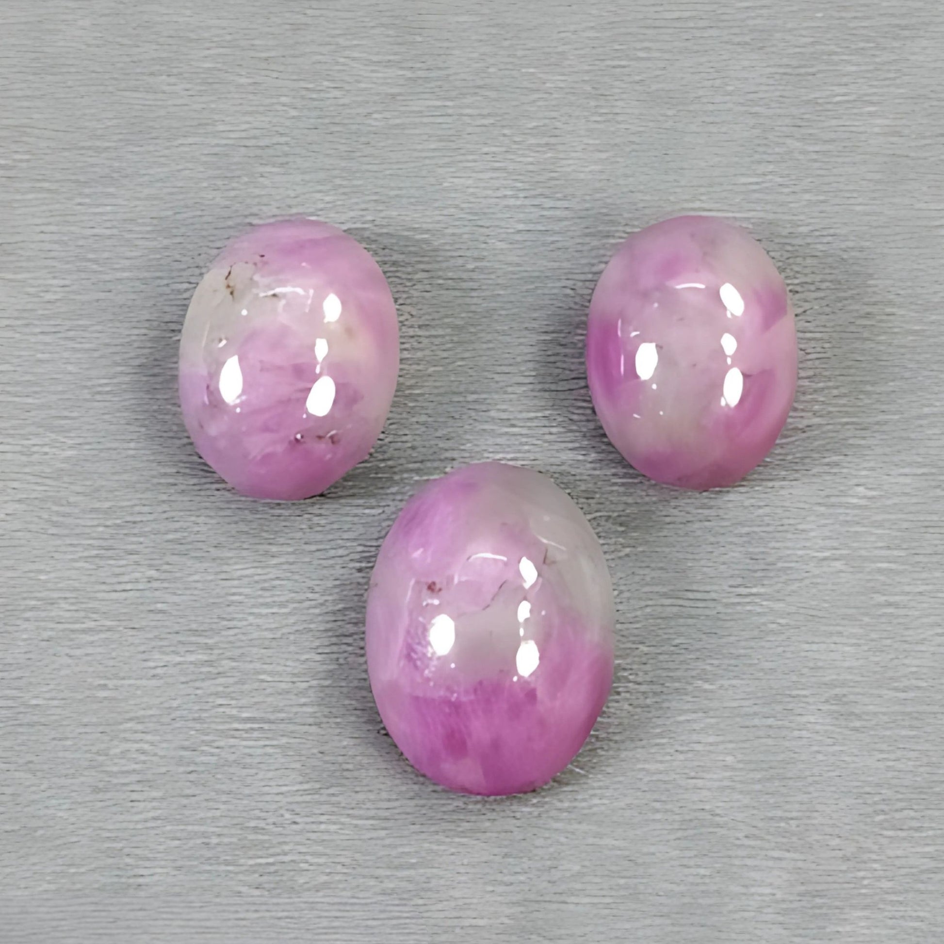 粉红蓝宝石椭圆形凸圆形