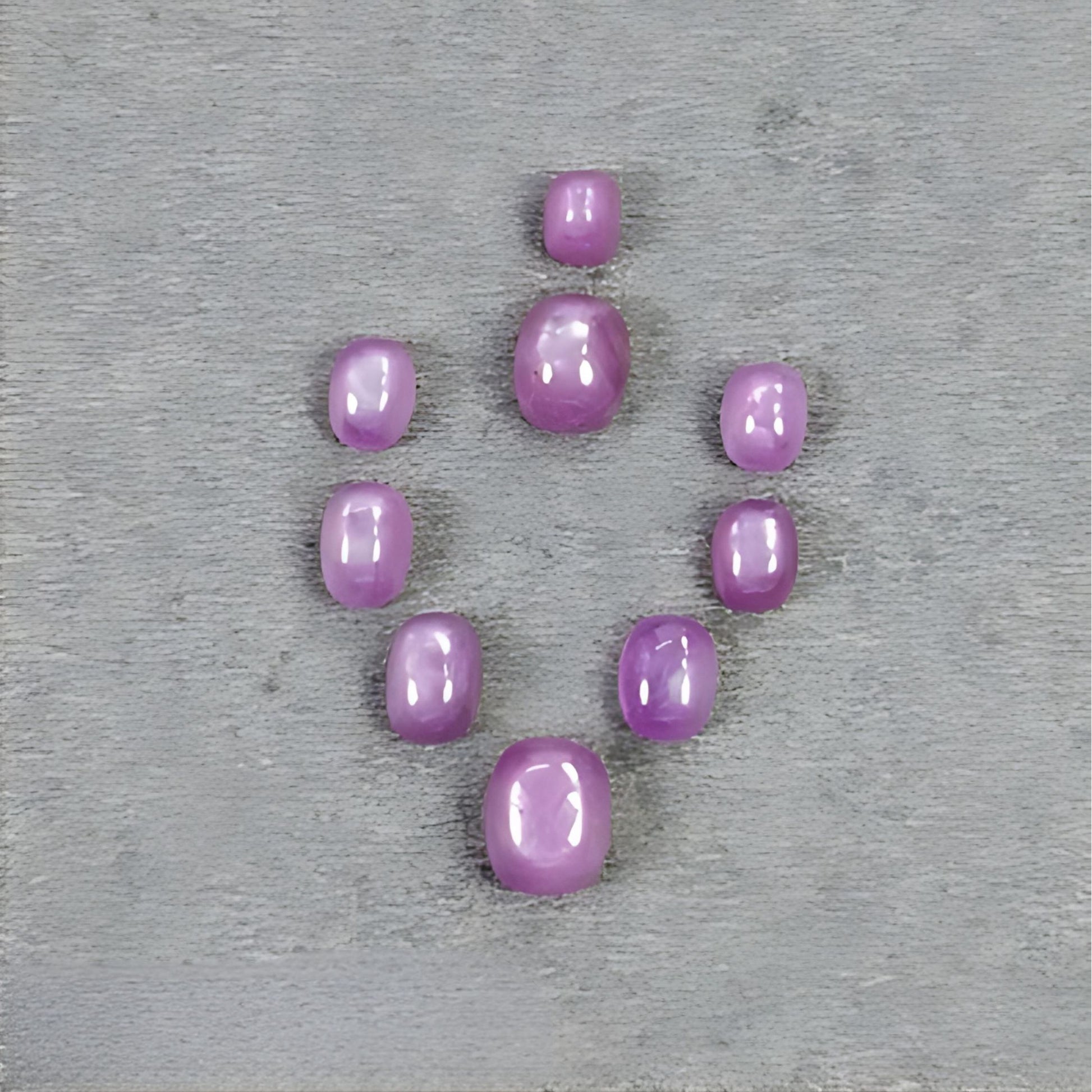 حجر كابوشون بيضاوي من الياقوت الوردي