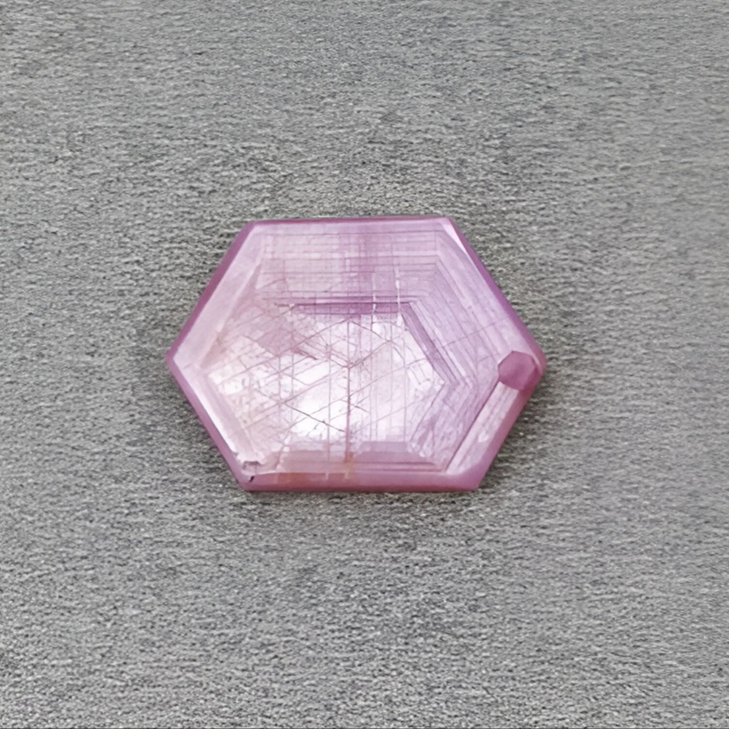 ローズマリー、ルビー、トラピチェ、六角形スライス