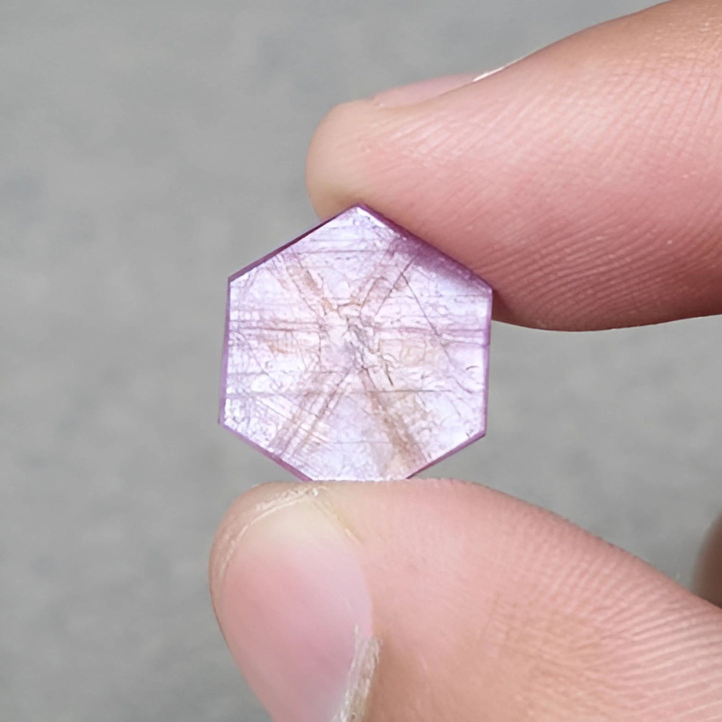 天然未经处理的粉红色蓝宝石