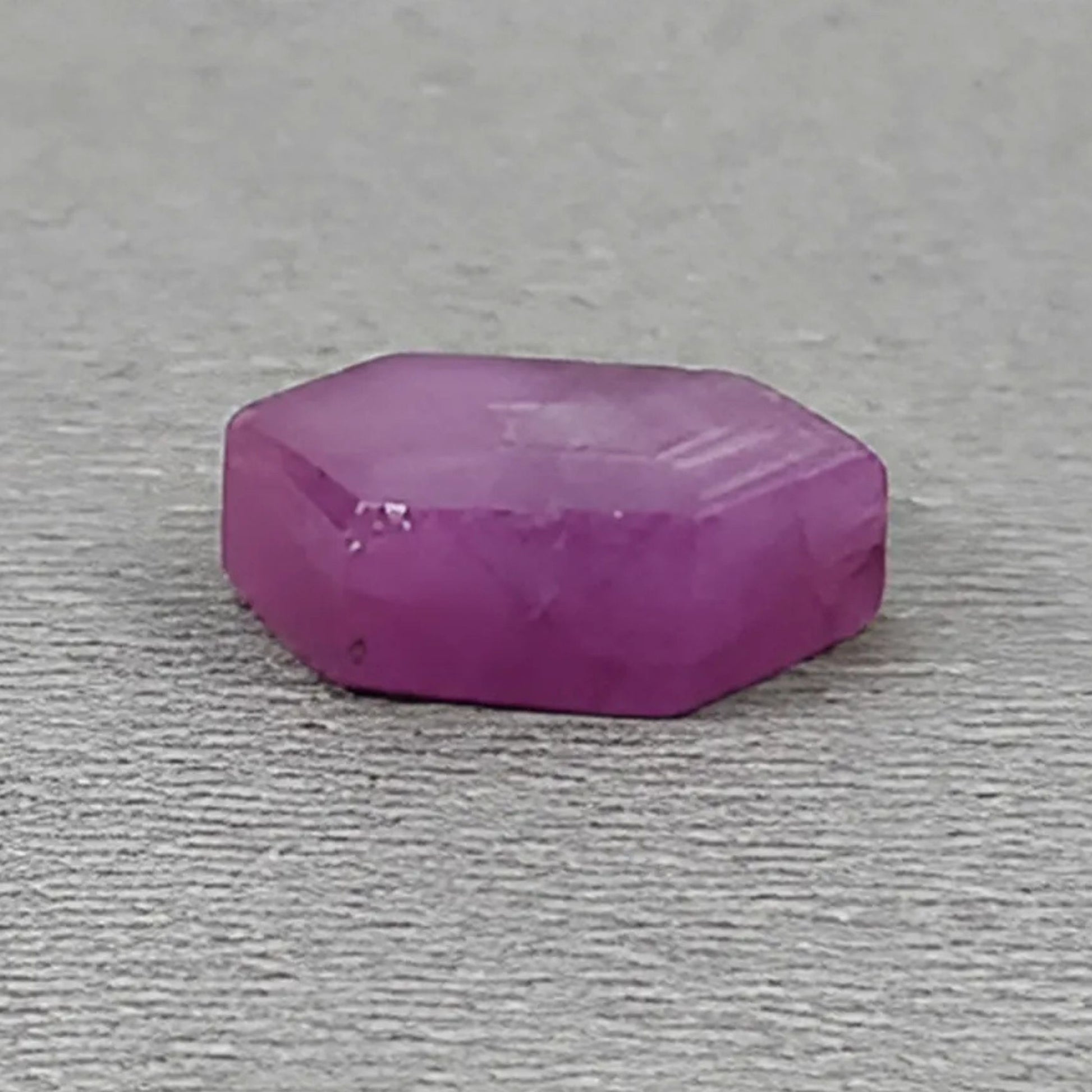 zafiro rosa natural sin tratar