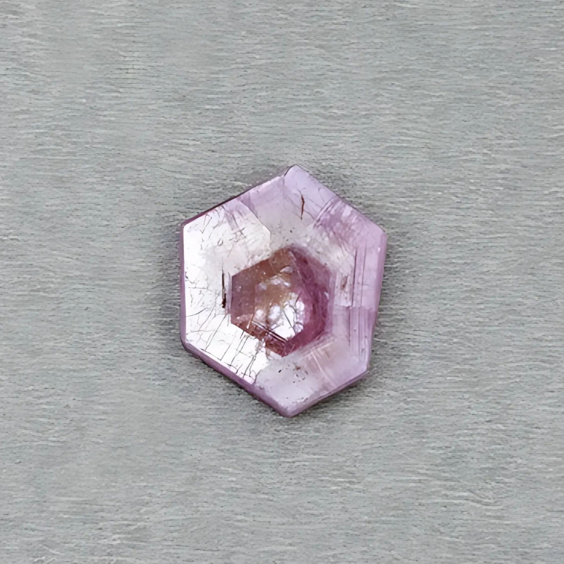 天然の未処理ピンクサファイア宝石