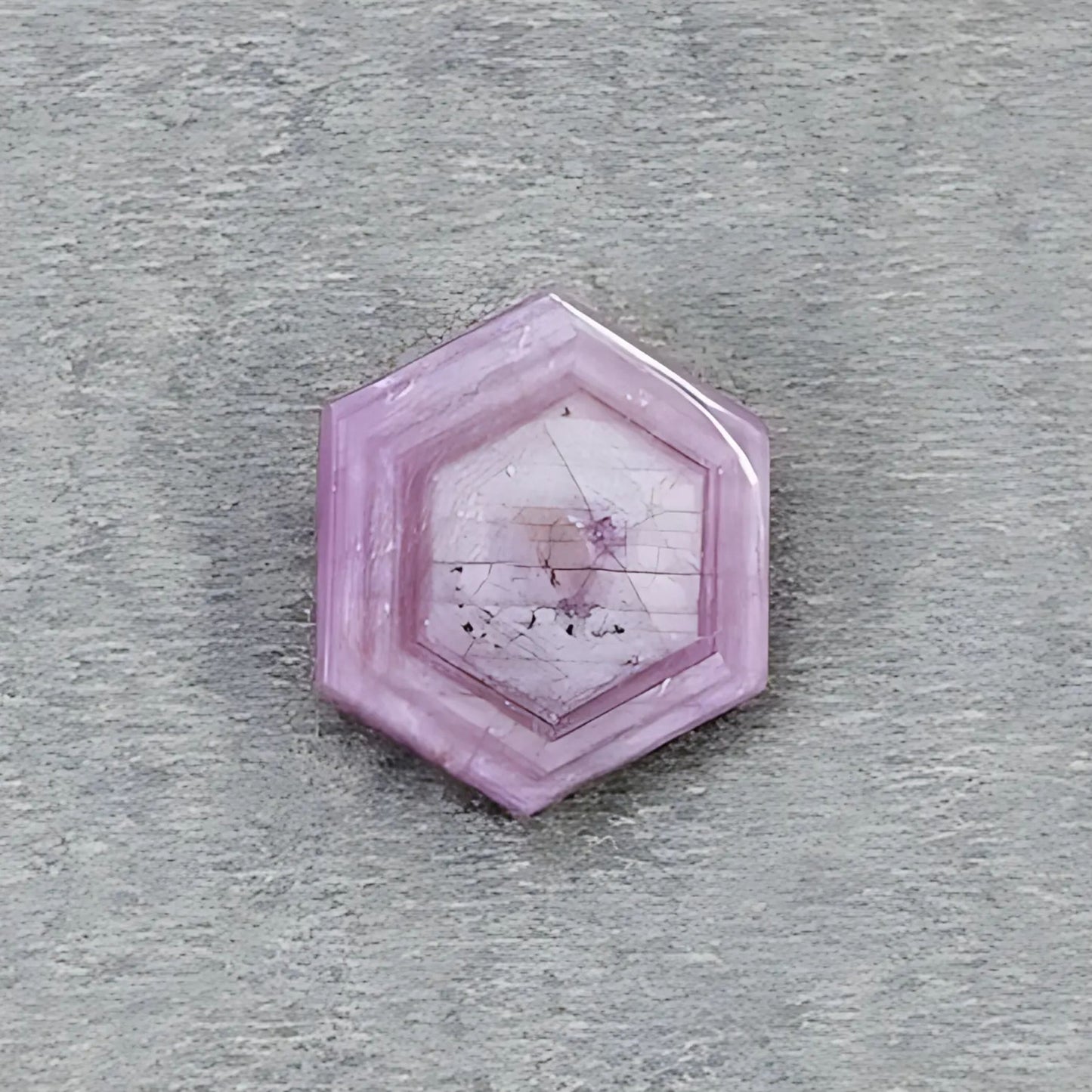 天然の未処理ピンクサファイア宝石