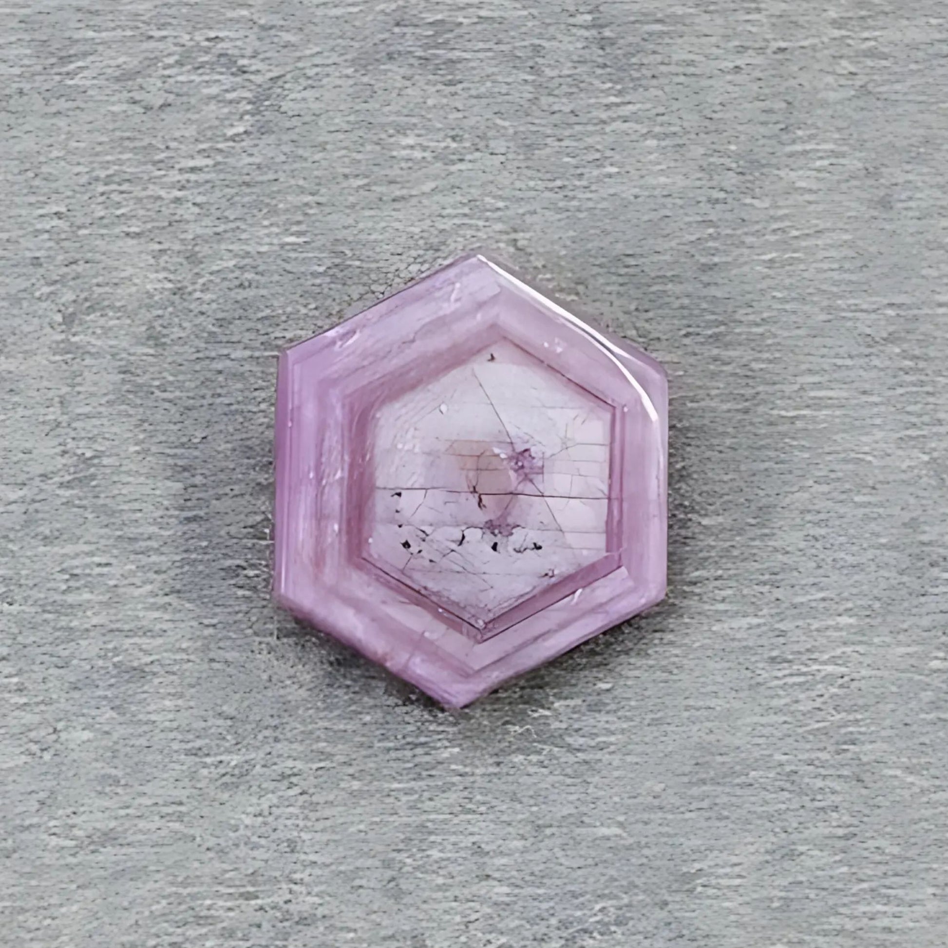 天然の未処理ピンクサファイア宝石