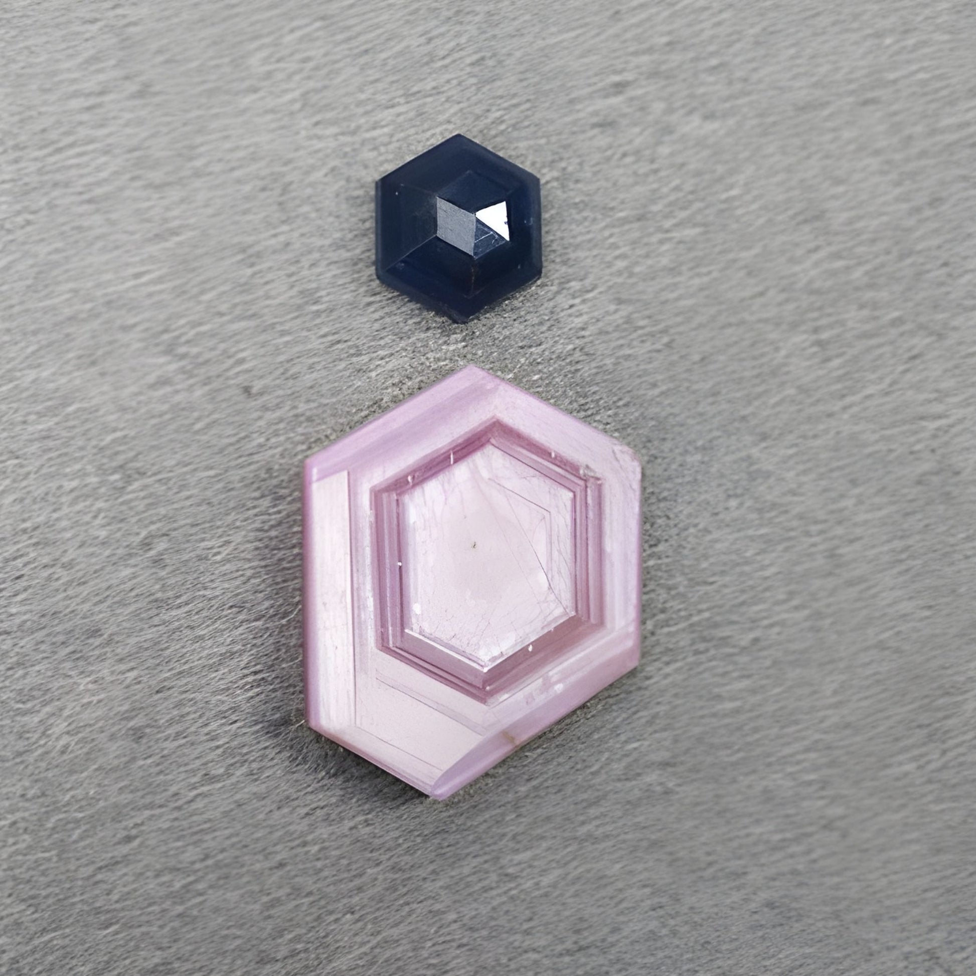 粉色、蓝色蓝宝石六边形扁平切片