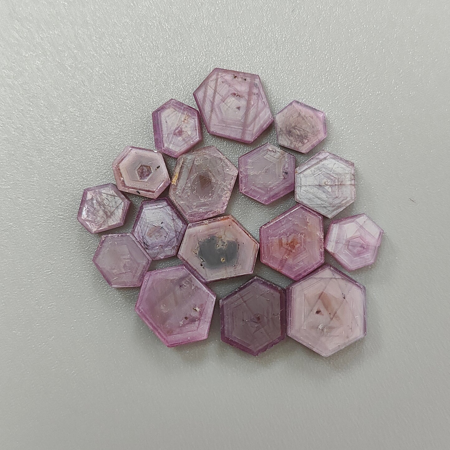 天然未処理サファイアのフラットスライス