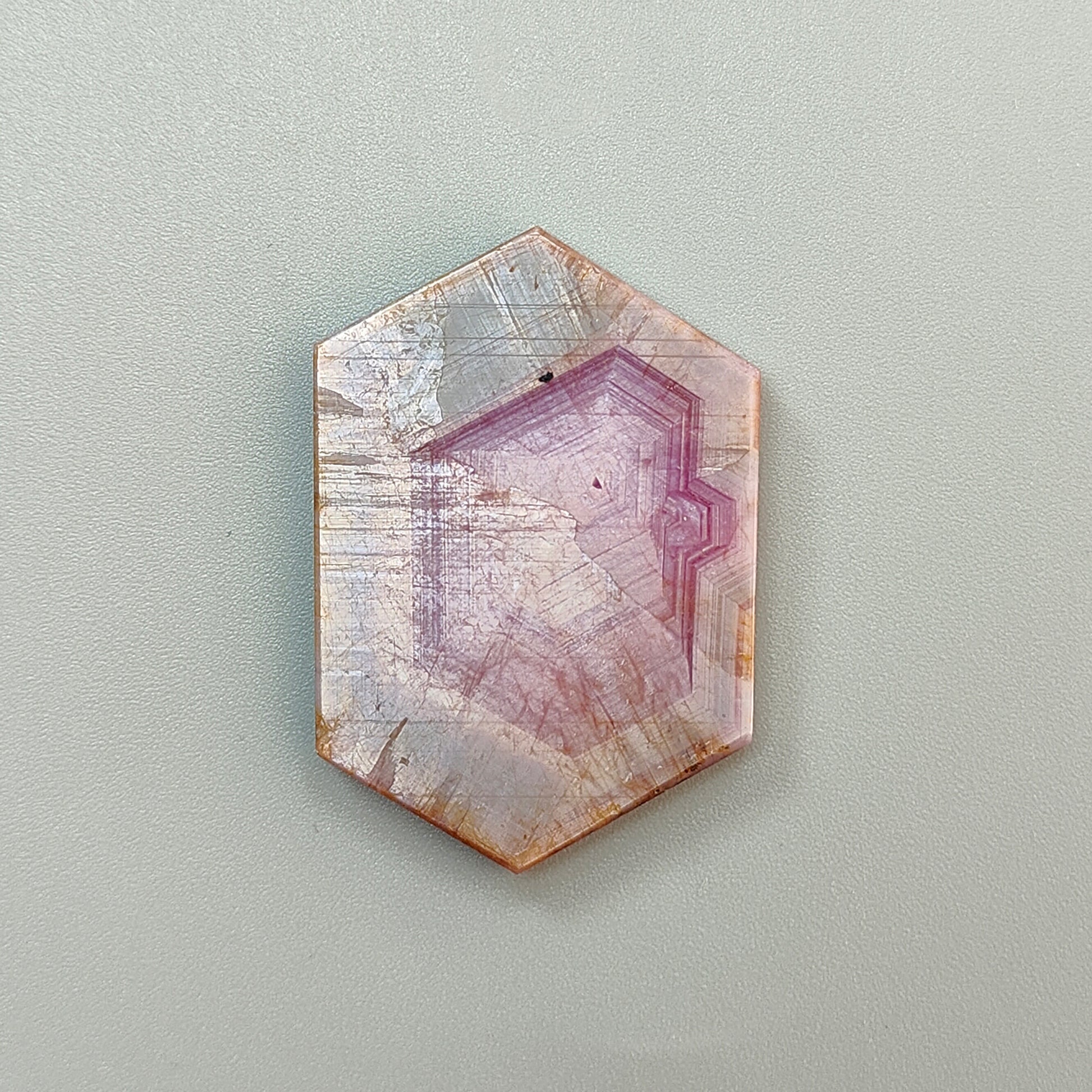 天然未処理サファイアのフラットスライス