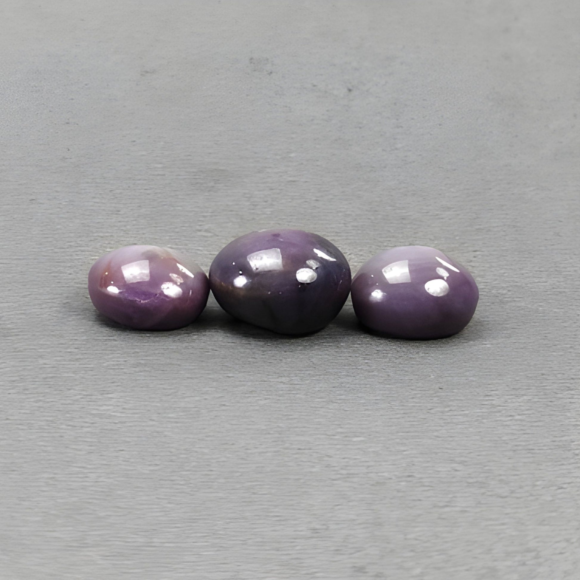 saphir étoilé, pierre précieuse naturelle non traitée