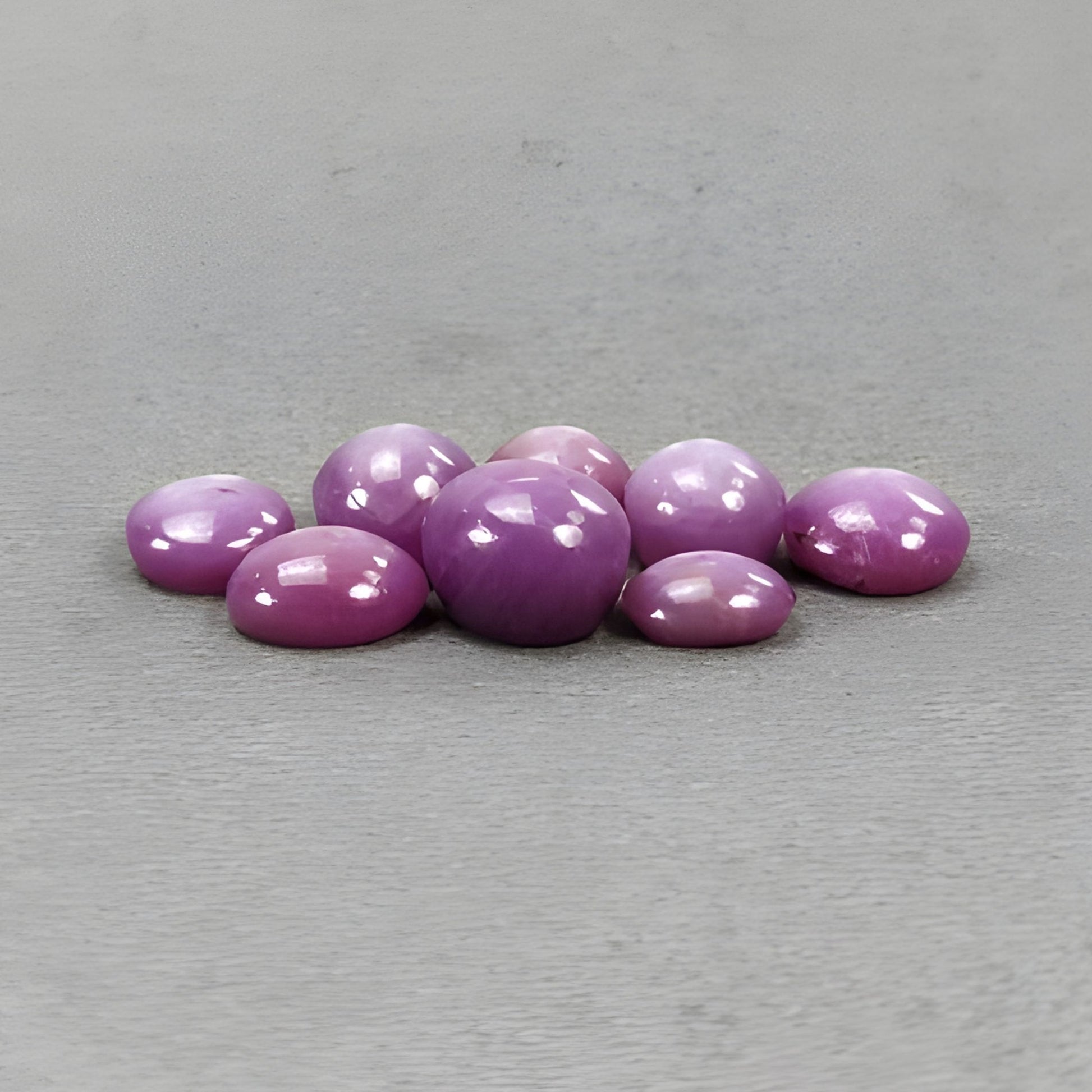 ياقوت نجمي من الأحجار الكريمة الطبيعية غير المعالجة