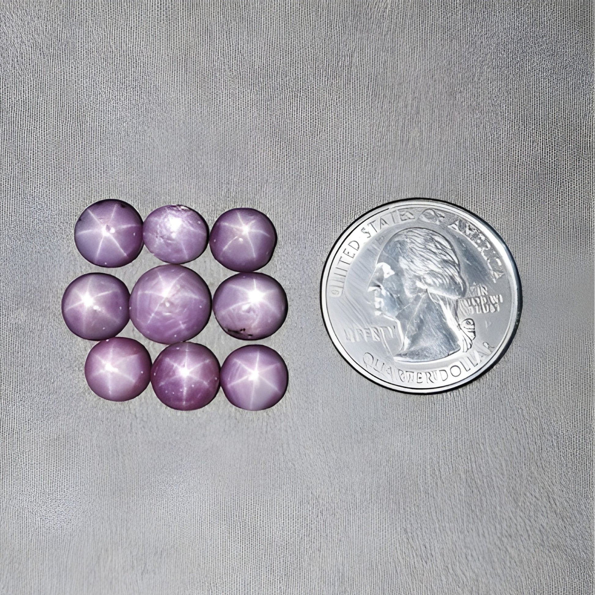 ياقوت نجمي من الأحجار الكريمة الطبيعية غير المعالجة