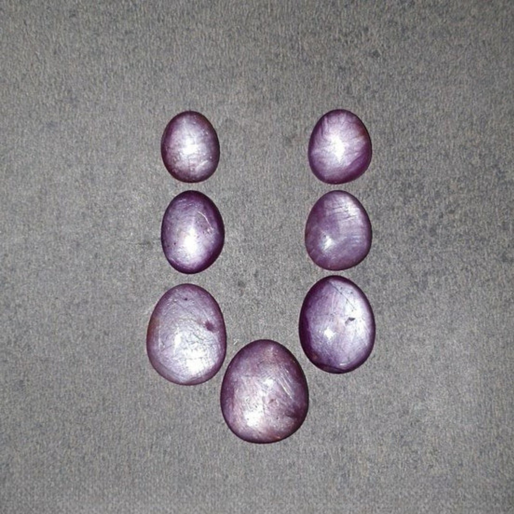 Cabochon saphir rose étoilé