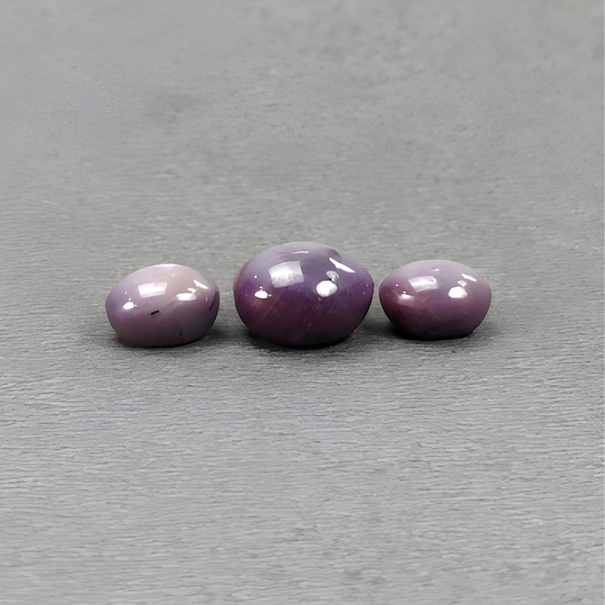 ياقوت نجمي طبيعي غير معالج