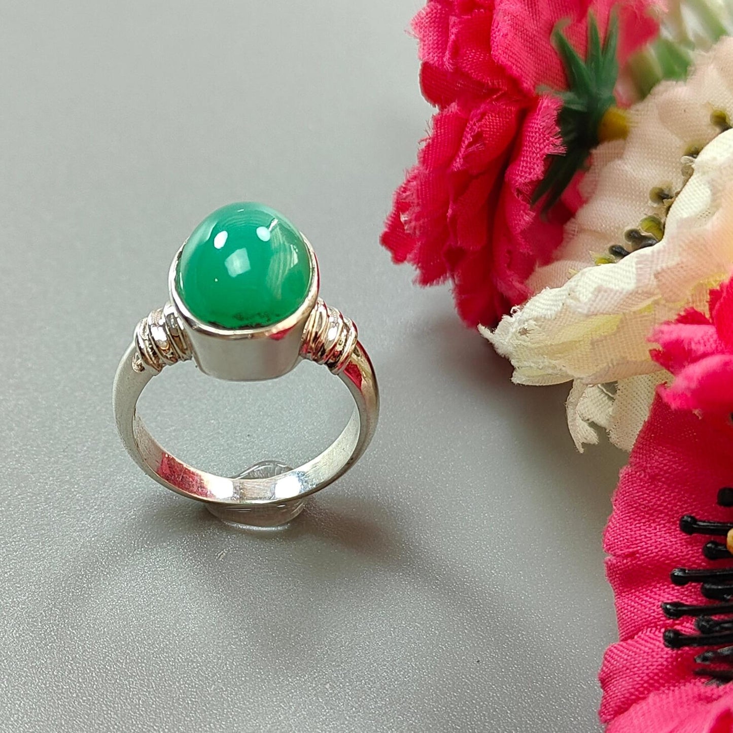 Green Chrysoprase Cabochon Silver Ring: 5.87gms Natural Untreated Chrysoprase Oval Shape Plain 925 Sterling Silver Bezel Set Ring 7.5 US