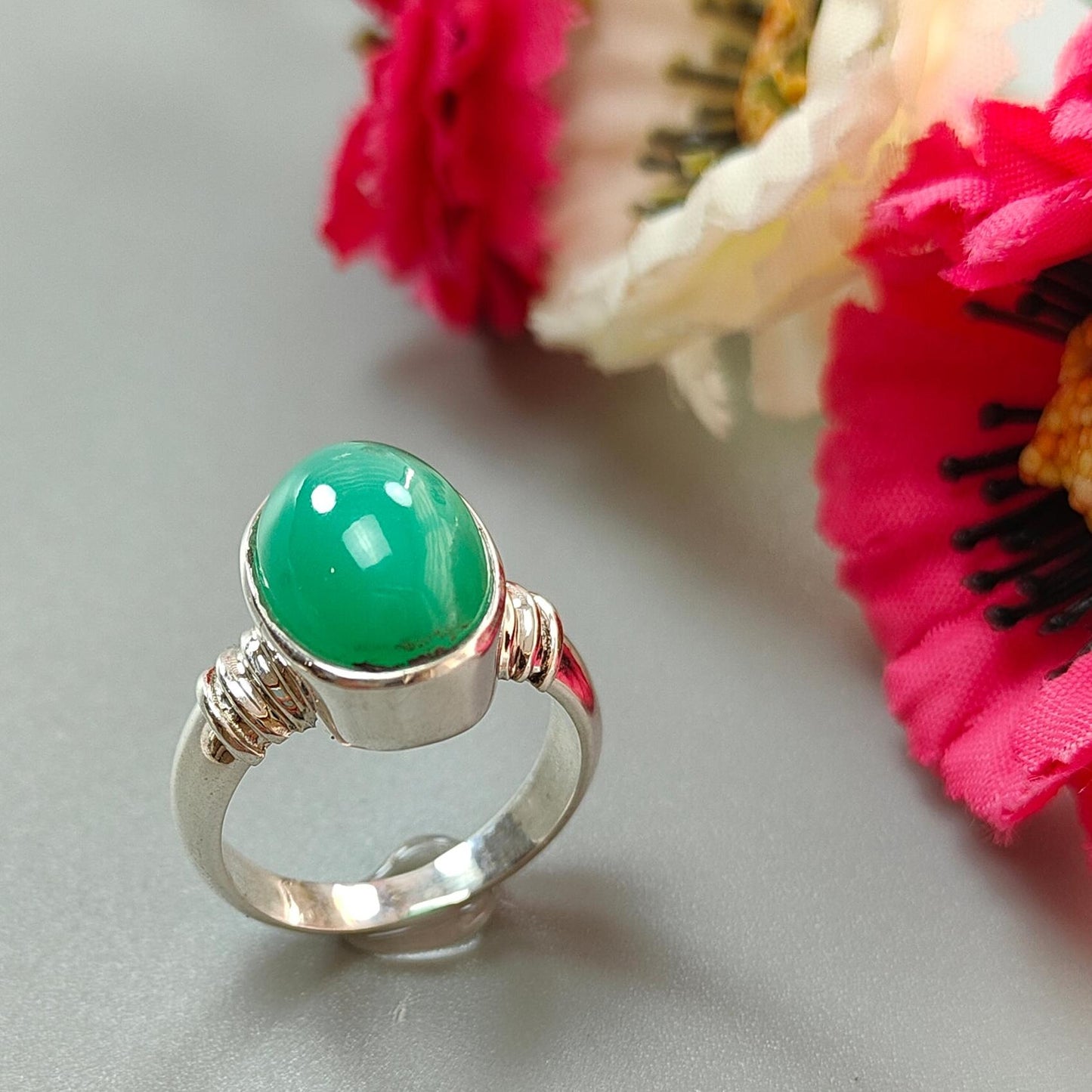 Green Chrysoprase Cabochon Silver Ring: 5.87gms Natural Untreated Chrysoprase Oval Shape Plain 925 Sterling Silver Bezel Set Ring 7.5 US
