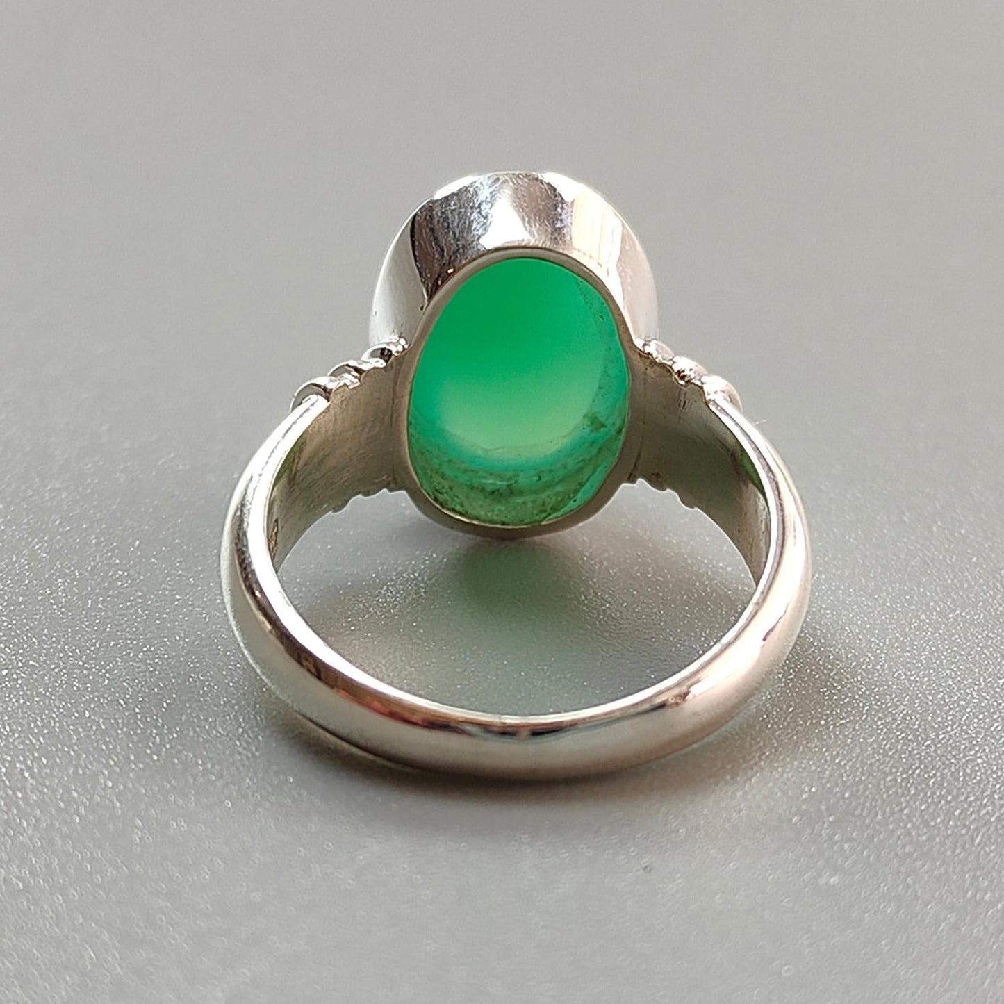 Green Chrysoprase Cabochon Silver Ring: 5.87gms Natural Untreated Chrysoprase Oval Shape Plain 925 Sterling Silver Bezel Set Ring 7.5 US