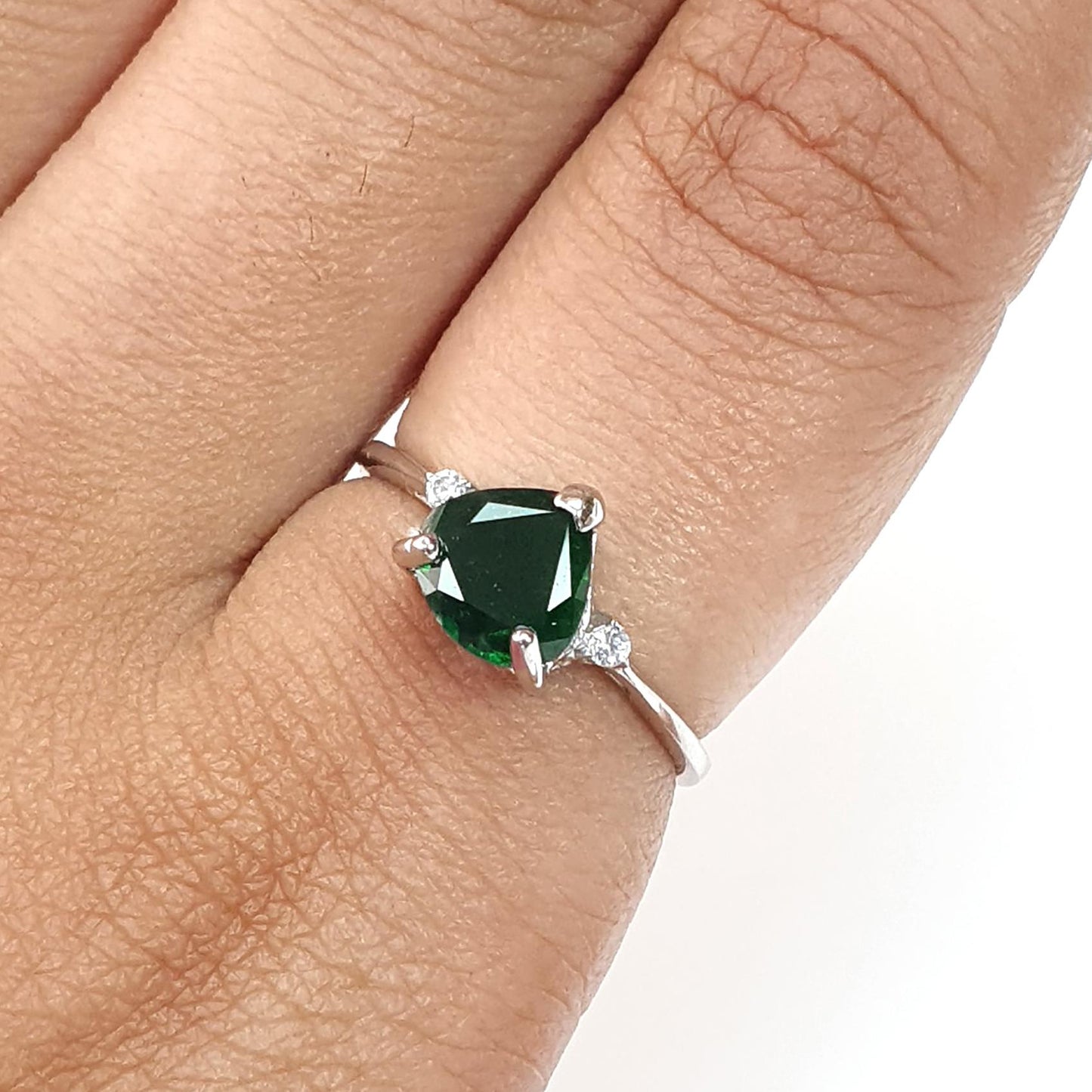 Emerald Faceted Silver Ring: 1.67gms Natural Untreated Emerald Heart Faceted Cut 925 Sterling Silver Prong Set Ring 5.5 US