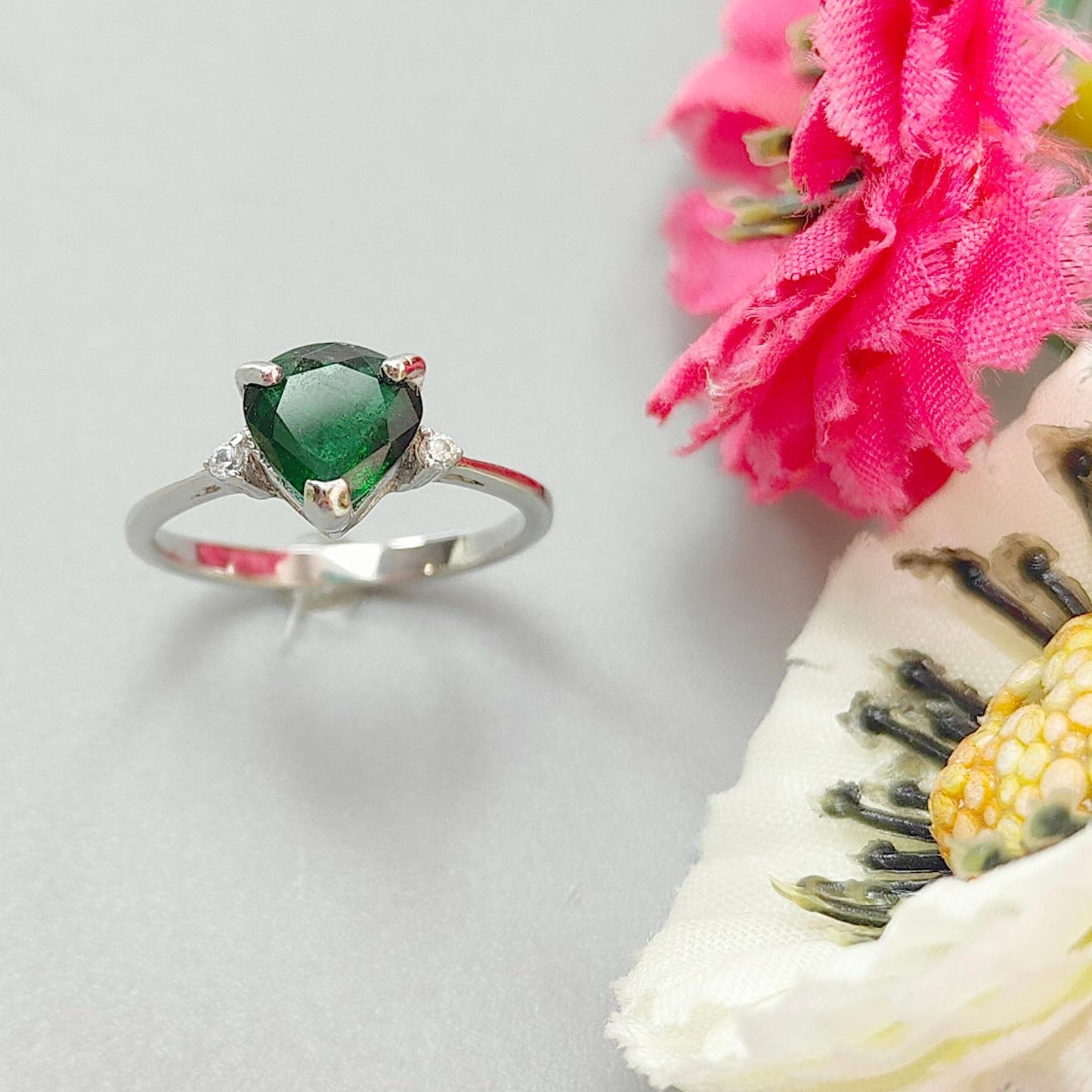 Emerald Faceted Silver Ring: 1.67gms Natural Untreated Emerald Heart Faceted Cut 925 Sterling Silver Prong Set Ring 5.5 US