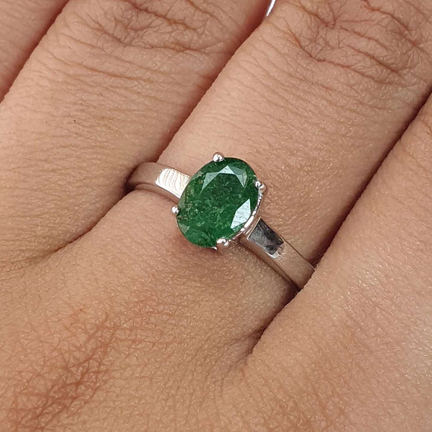 Emerald Faceted Silver Ring: 2.16gms Natural Untreated Emerald Oval Faceted Cut 925 Sterling Silver Prong Set Ring 7.40 US