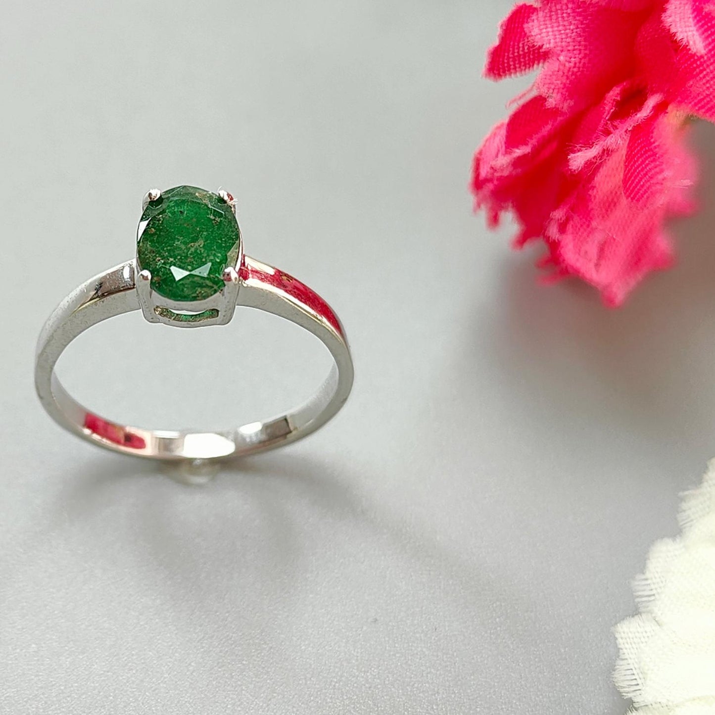 Emerald Faceted Silver Ring: 2.16gms Natural Untreated Emerald Oval Faceted Cut 925 Sterling Silver Prong Set Ring 7.40 US