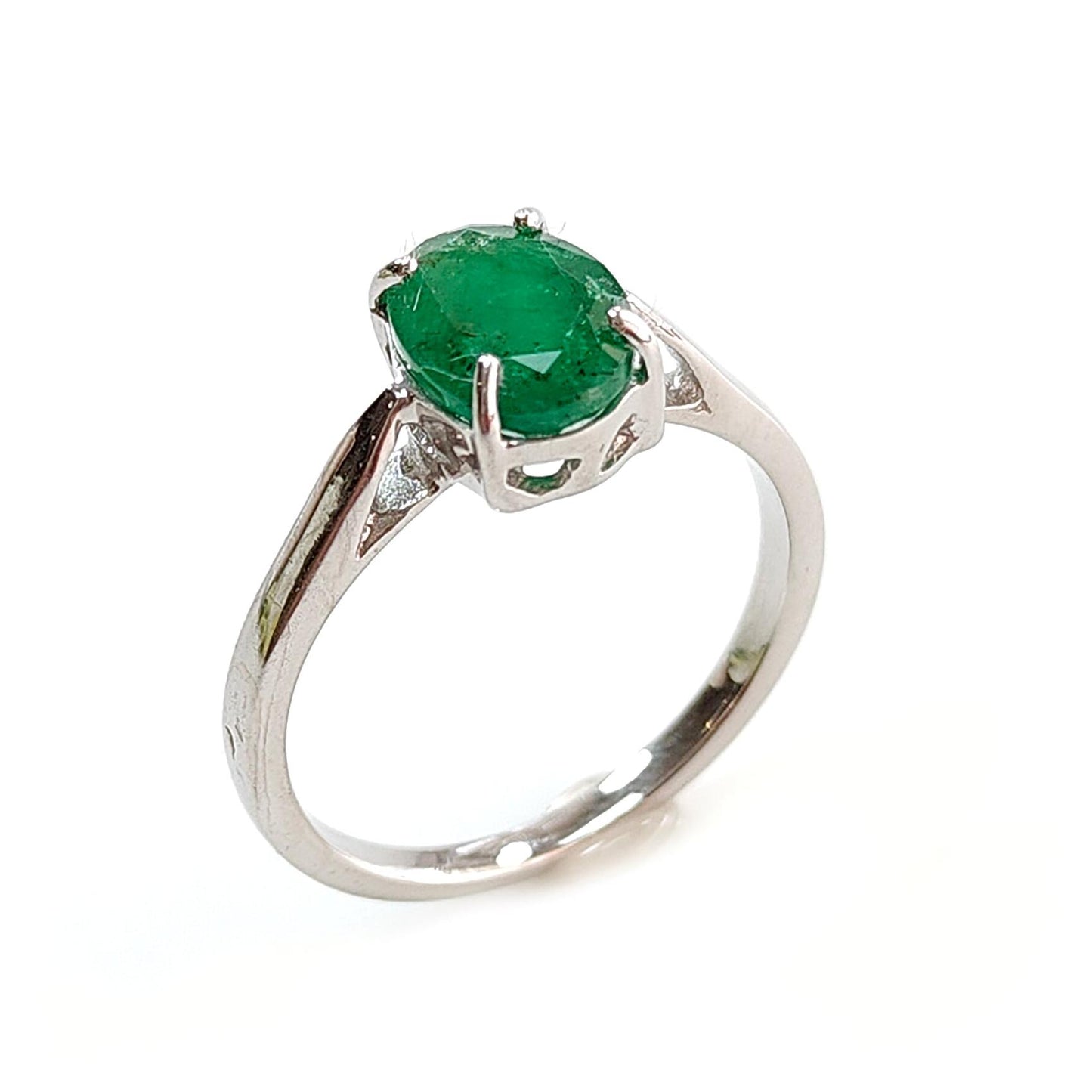 Emerald Faceted Silver Ring: 2.22gms Natural Untreated Emerald Oval Faceted Cut 925 Sterling Silver Prong Set Ring 6.85US