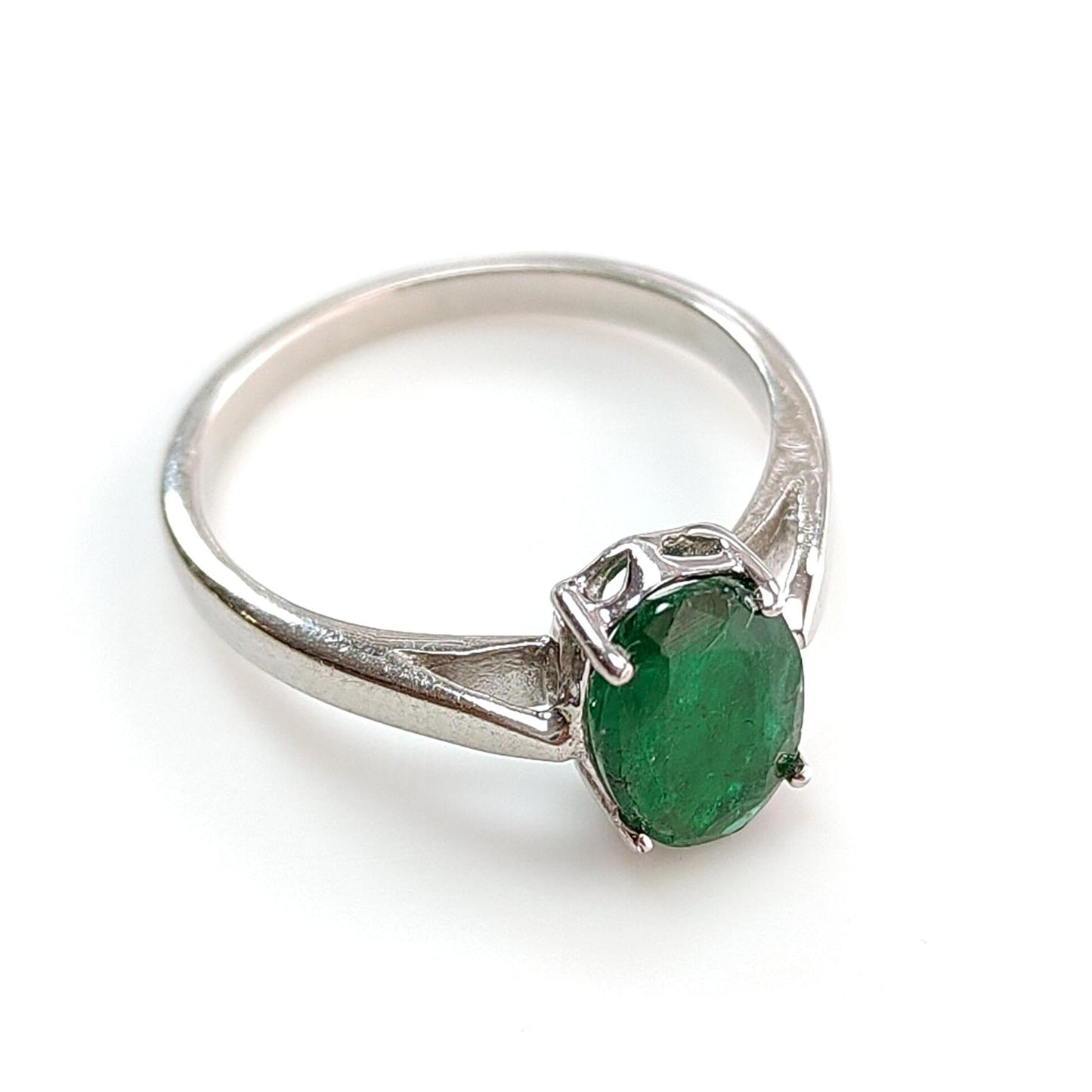 Emerald Faceted Silver Ring: 2.57gms Natural Untreated Emerald Oval Faceted Cut 925 Sterling Silver Prong Set Ring 7.5 US